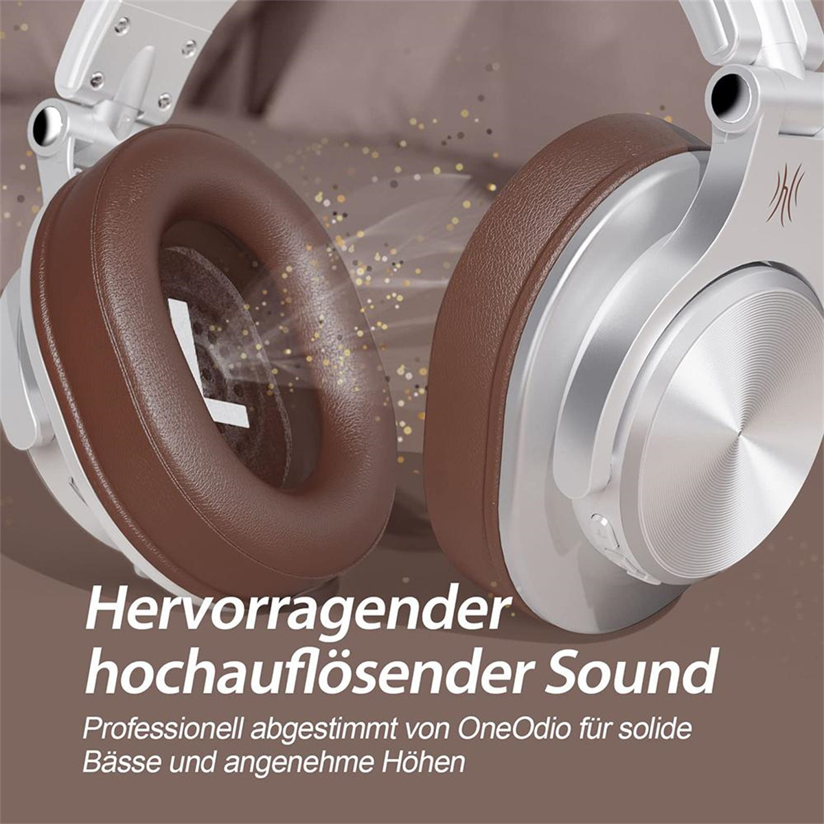 Kopfhörer mit braunen Ohrmuscheln und silbernen Akzenten. Text: Hervorragender hochauflösender Sound.