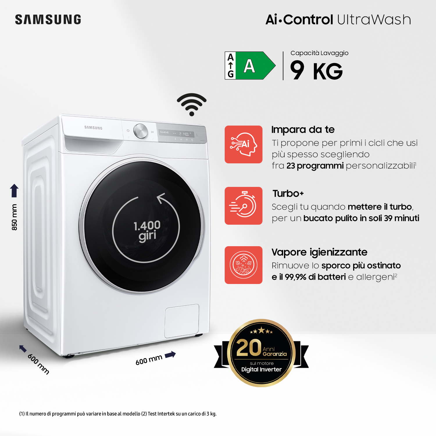 Una lavatrice Samsung bianca con la porta chiusa, uno smartphone a sinistra che mostra un'app.