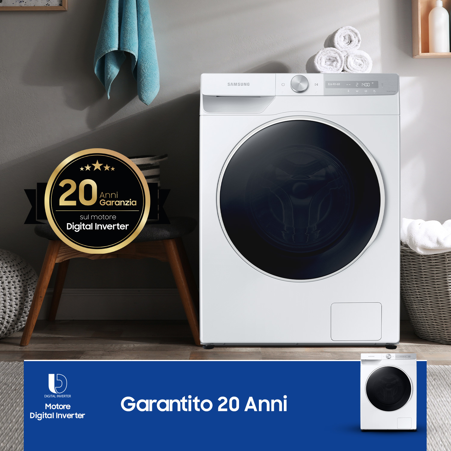 Lavatrice bianca con badge di garanzia di 20 anni, con un cesto di asciugamani sopra.