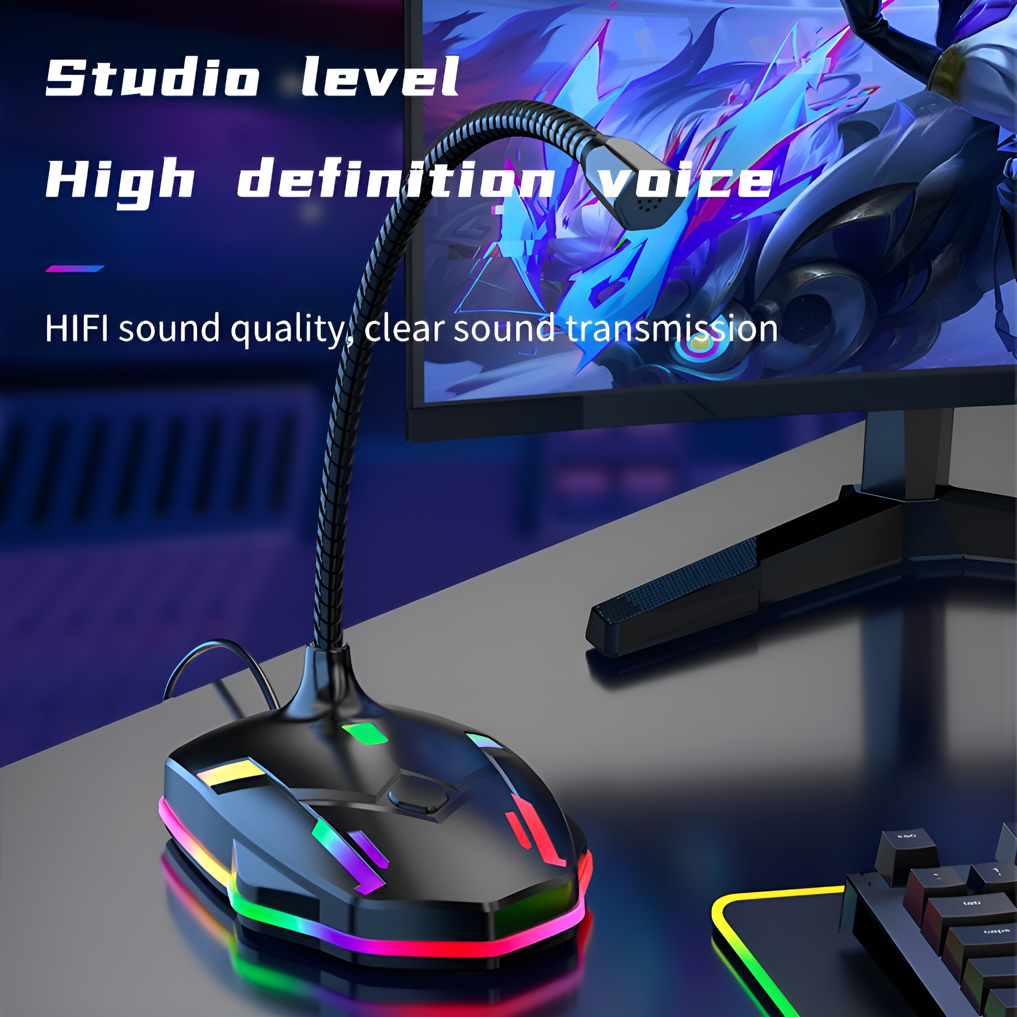Ein schwarzes Mikrofon mit RGB-Beleuchtung auf einem Schreibtisch mit Monitor im Hintergrund.