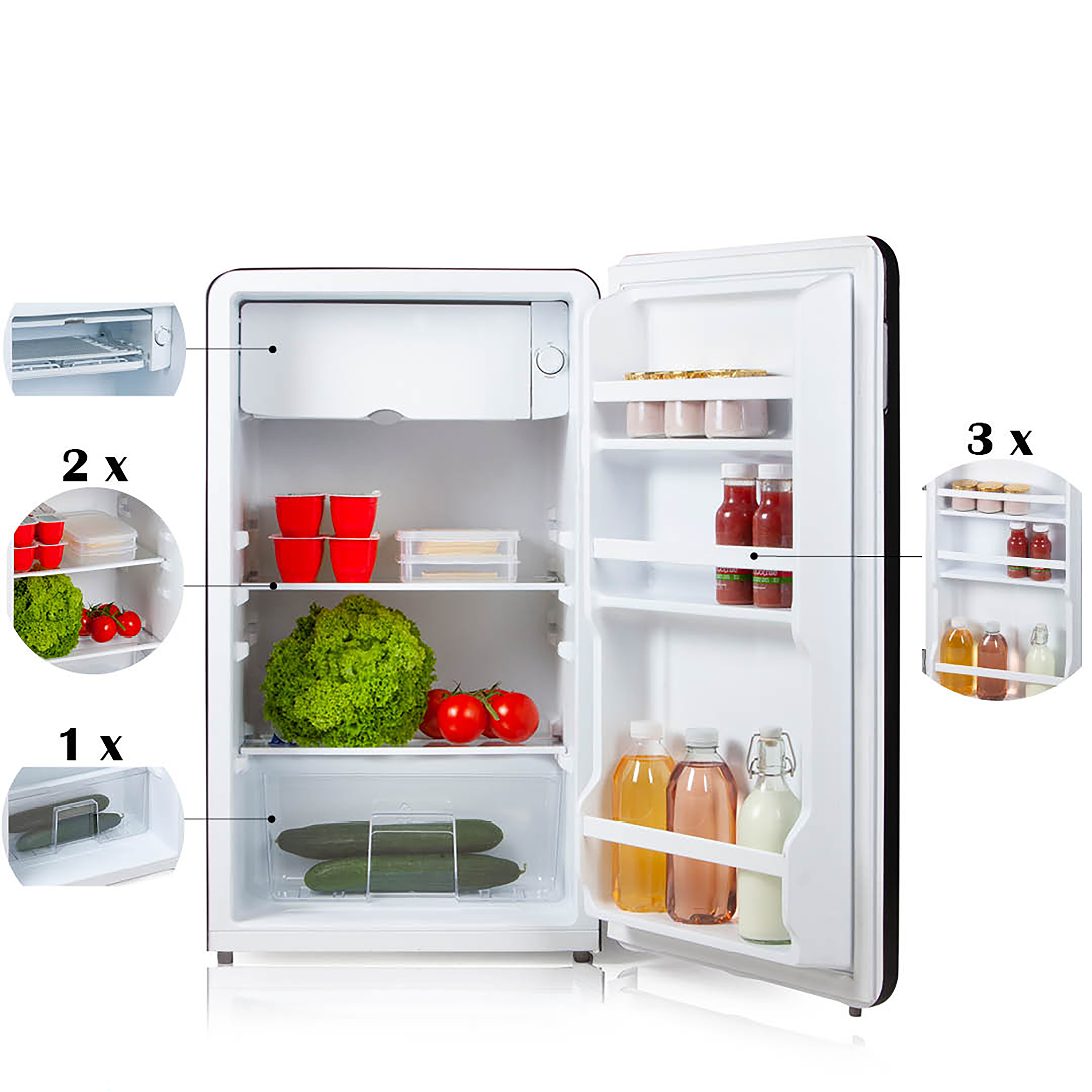 Un réfrigérateur avec la porte ouverte, montrant des étagères avec des aliments et des contenants.