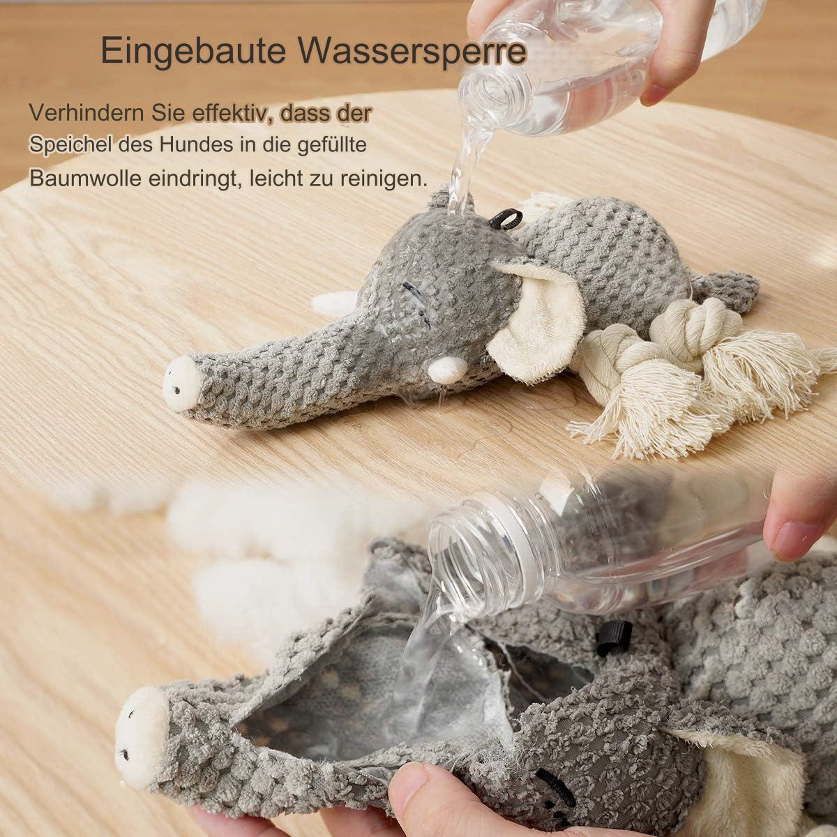 Ein graues Elefanten-Hundespielzeug wird mit Wasser gefüllt. Das Spielzeug liegt auf einer weißen Oberfläche.