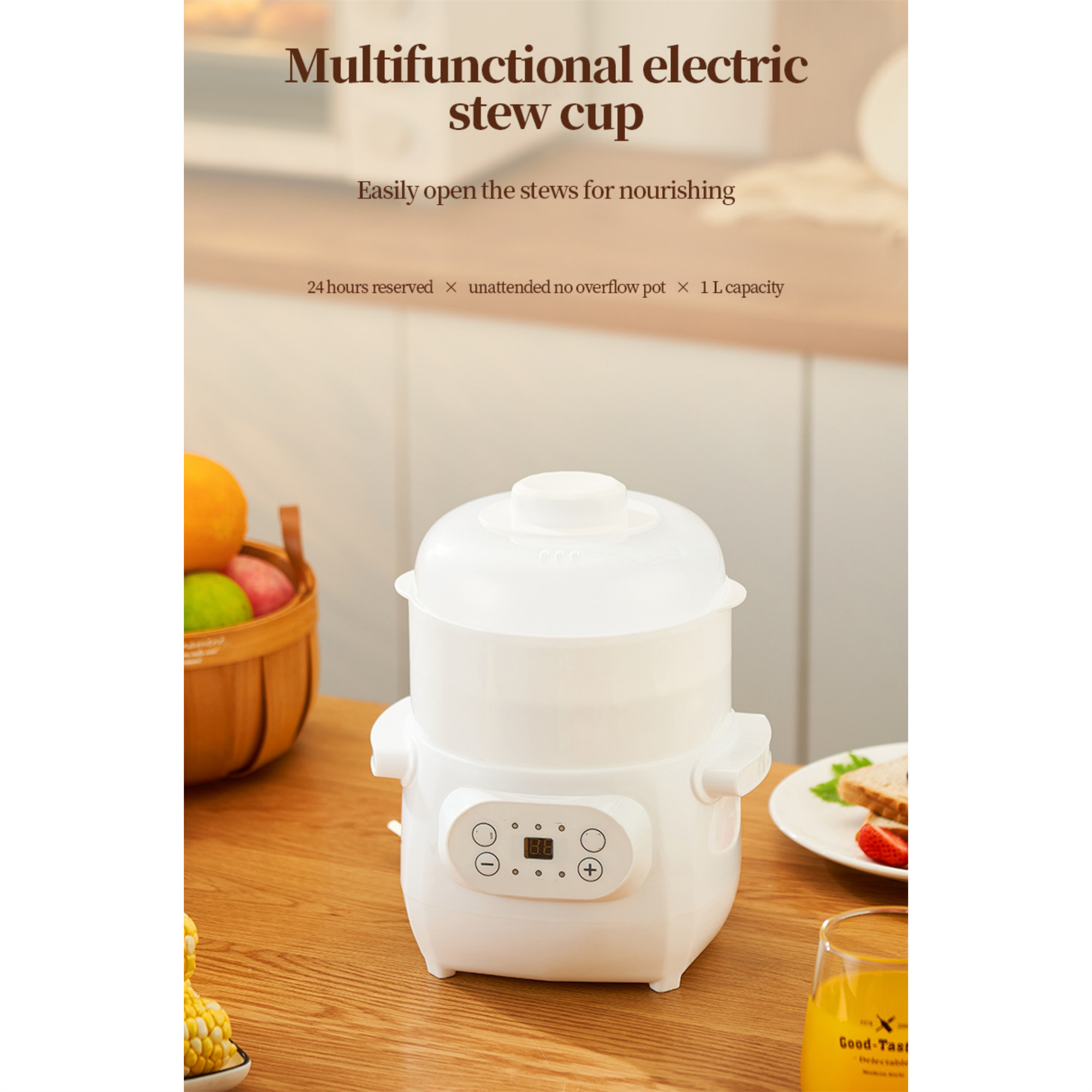 Weißer elektrischer Eintopftopf mit Digitalanzeige und einem Korb mit Lebensmitteln.