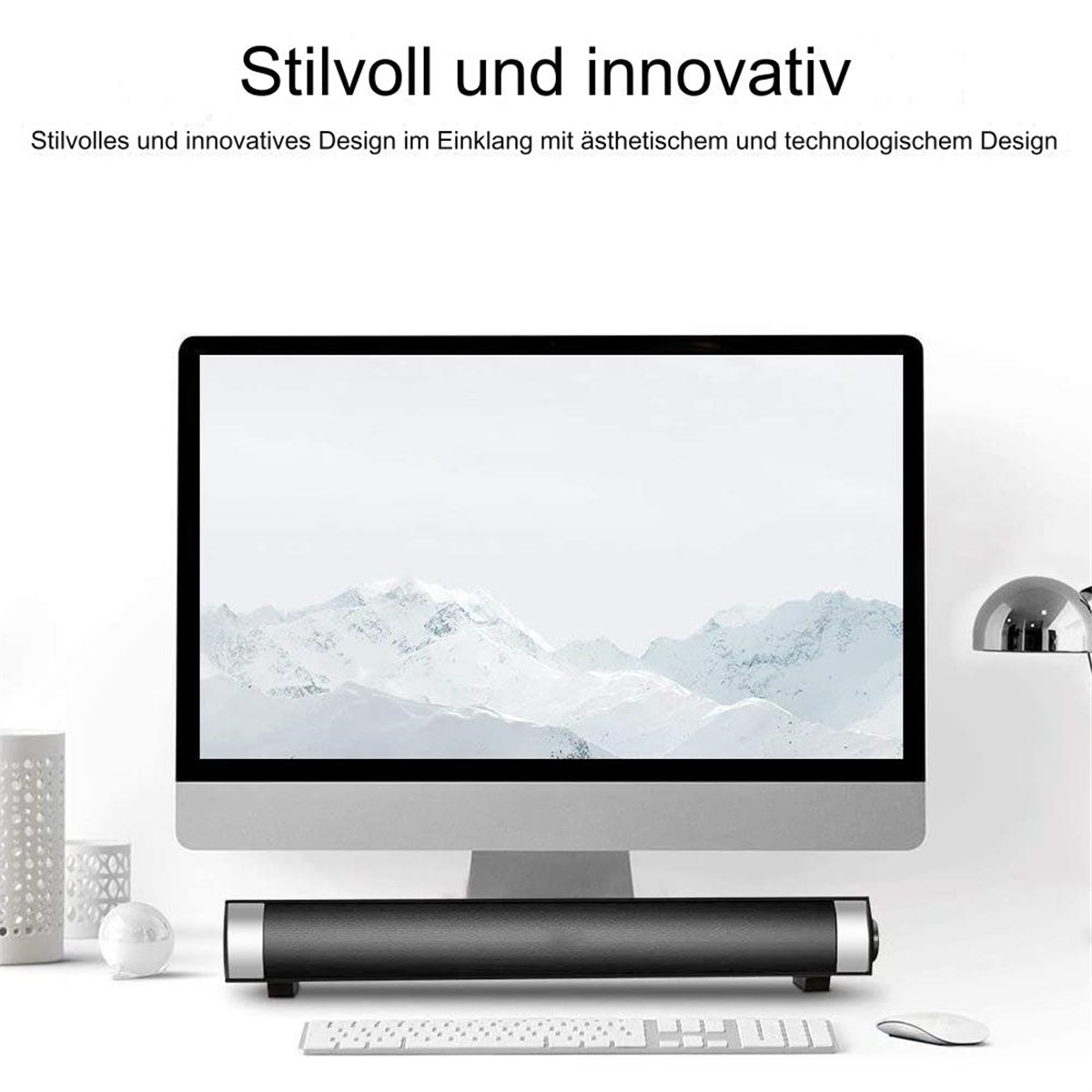 Ein Computermonitor mit Soundbar und Tastatur auf weißem Hintergrund.