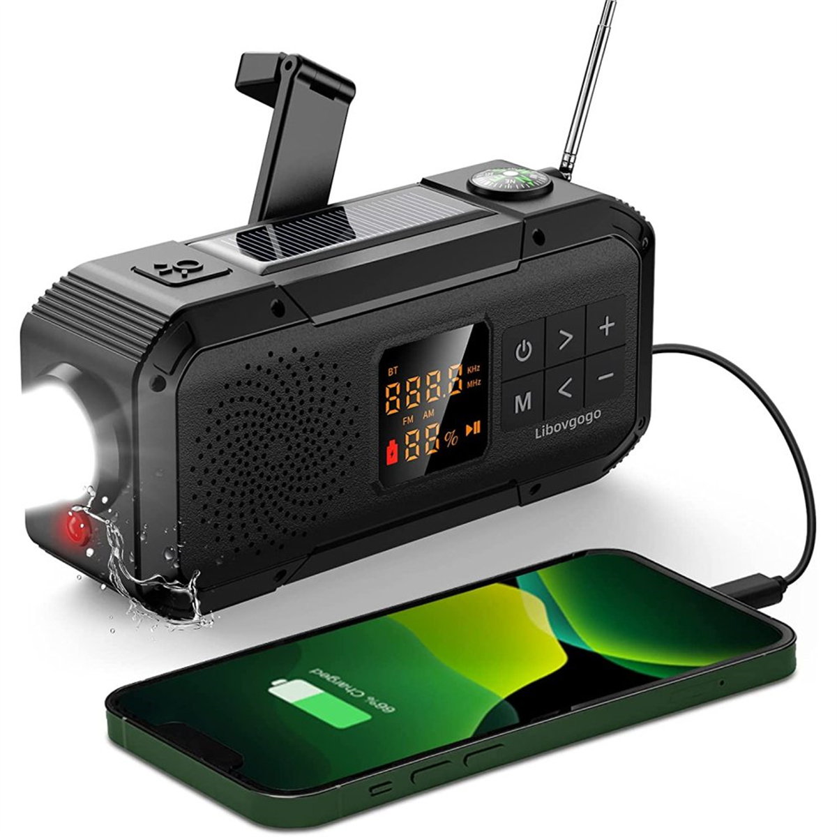 Schwarzes Notfallradio mit Taschenlampe und Telefonladung. Grüner Bildschirm zeigt Akkuladung.
