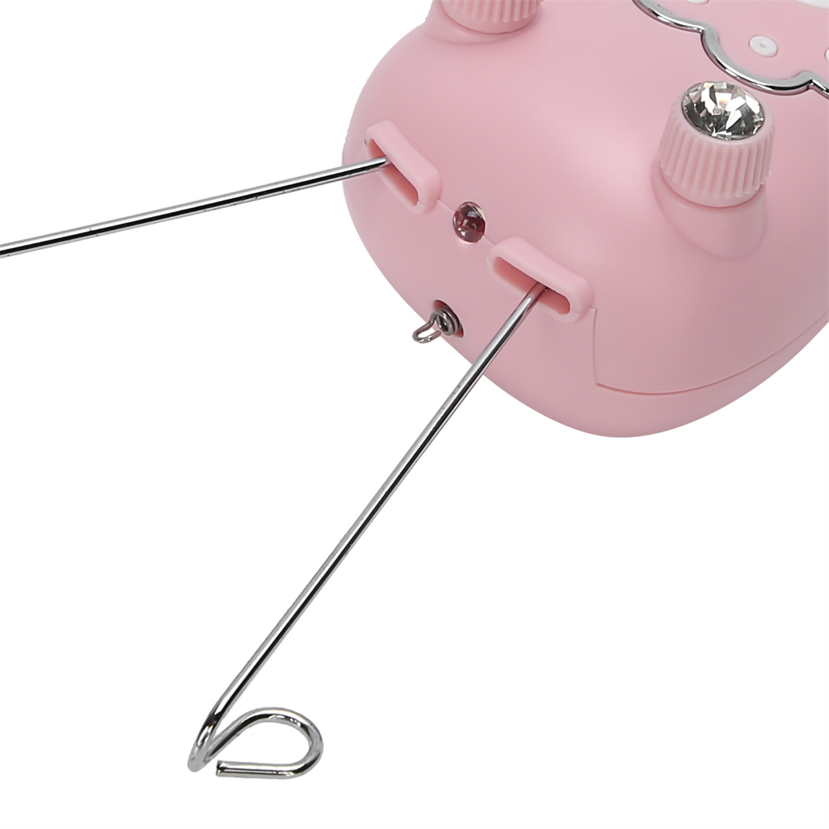 Ein rosa Epilierer mit silbernen Metallpinzetten, zwei Knöpfen und einem dekorativen Oberteil.