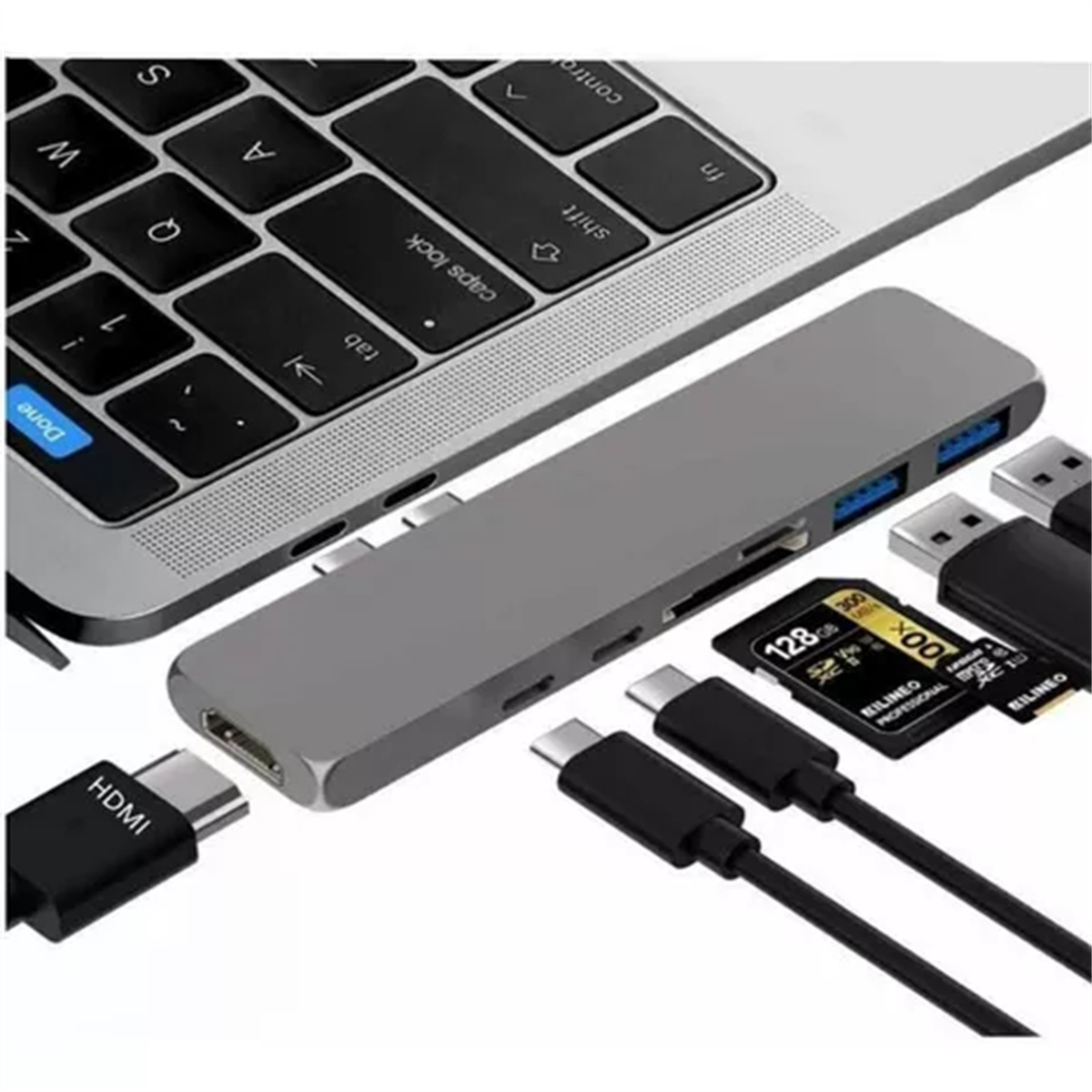 Laptop mit grauem Hub, verbunden mit verschiedenen Geräten: HDMI, USB, SD-Karten und Kabeln.