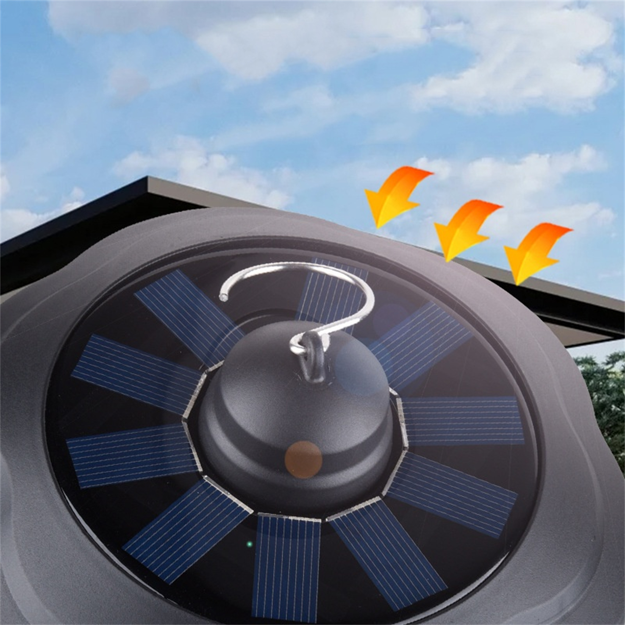 Nahaufnahme einer solarbetriebenen Leuchte. Die Oberseite ist schwarz mit Sonnenkollektoren und einem Haken. Orangefarbene Pfeile zeigen Sonnenlicht an.