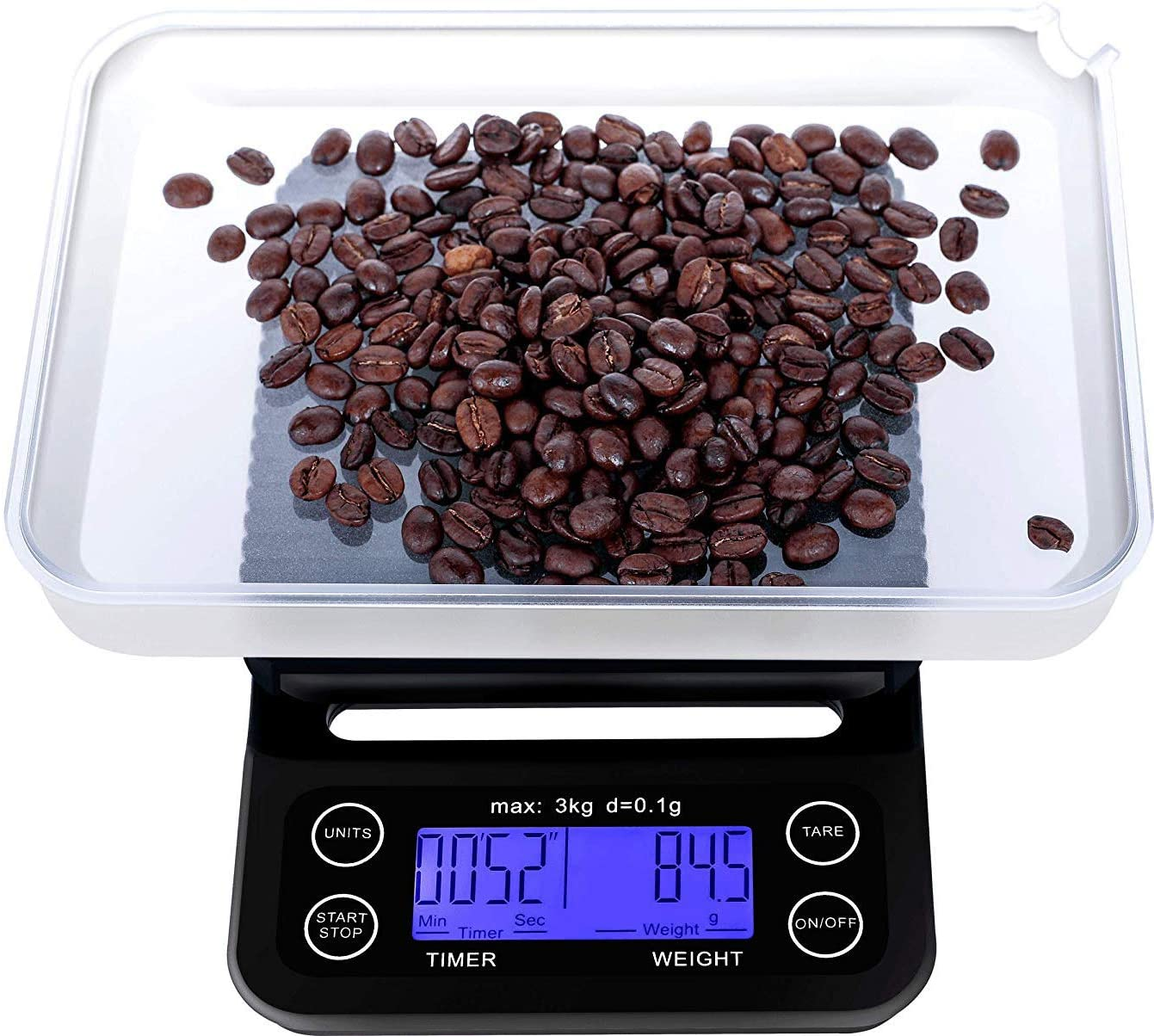 Cyfrowa waga kuchenna z ziarnami kawy w tacy, czarno-niebieski wyświetlacz, biała taca.