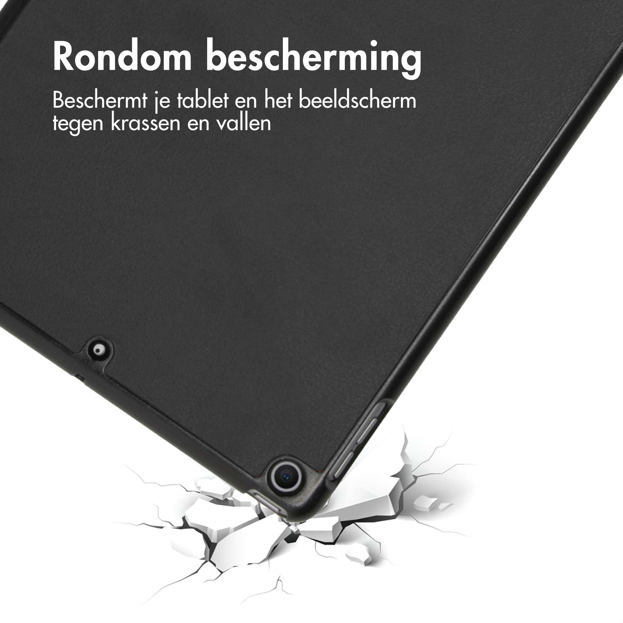 Black tablet case, cracked surface, and text in Dutch.