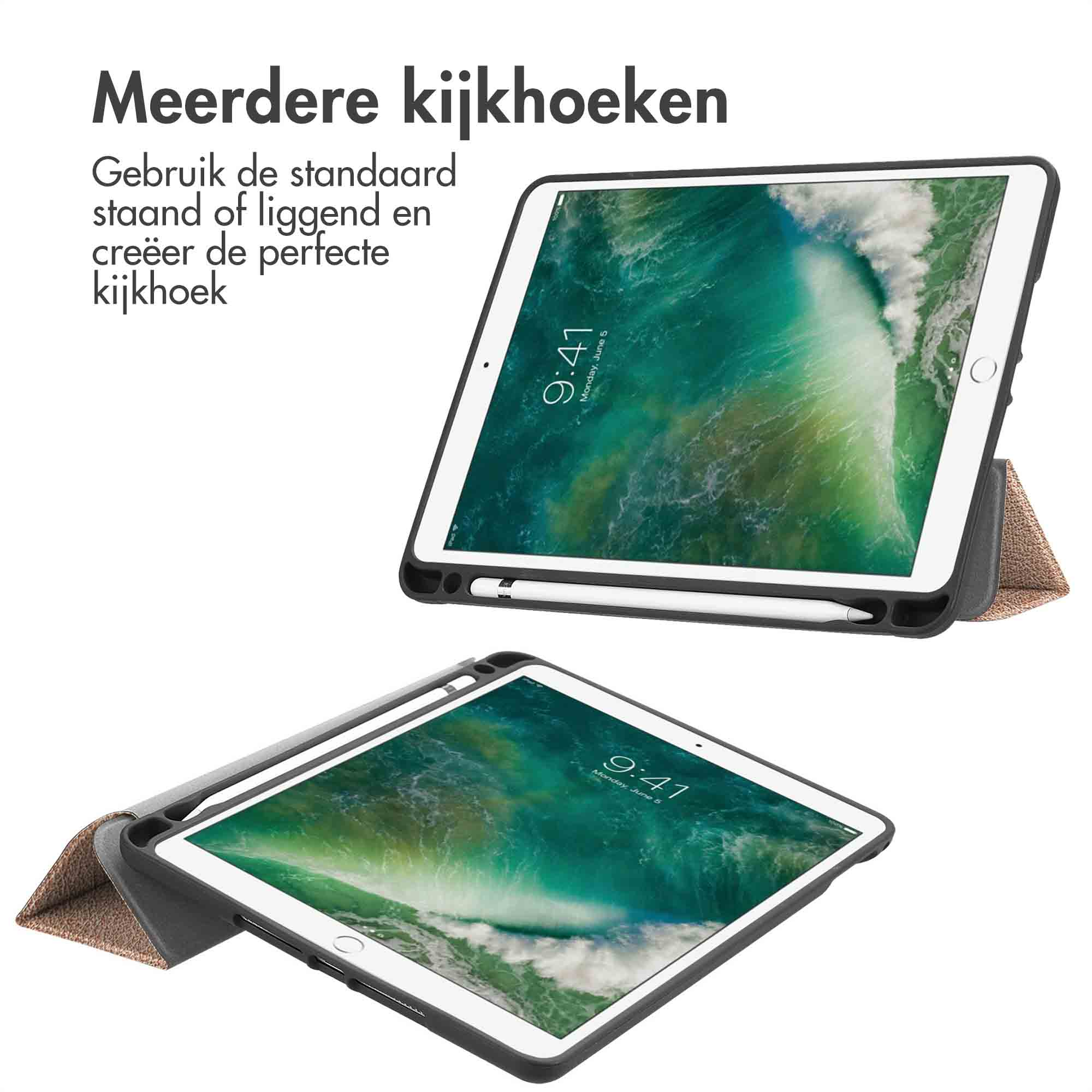 Due iPad in custodie, uno in modalità orizzontale e uno sollevato per la visualizzazione.