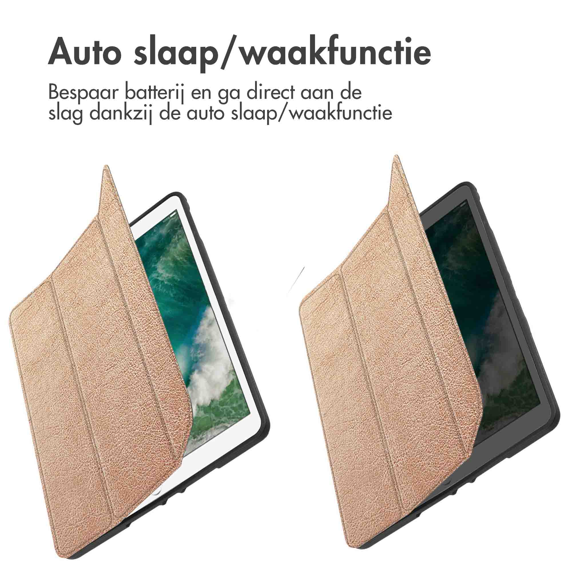Due iPad con custodie, che dimostrano la funzione di sospensione/riattivazione automatica.