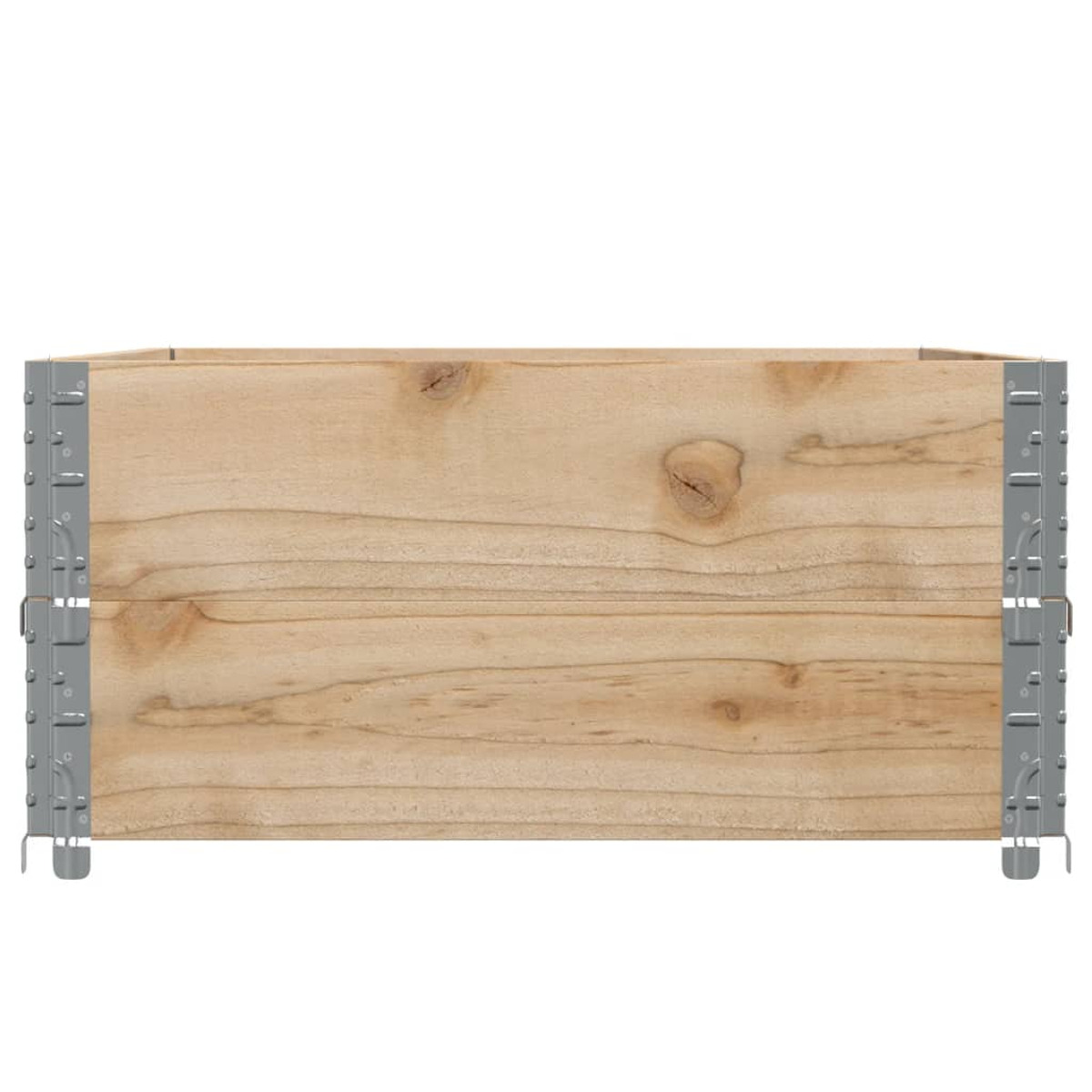 Eine Holzkiste mit Metallverstärkungen an den Seiten, von oben gesehen.