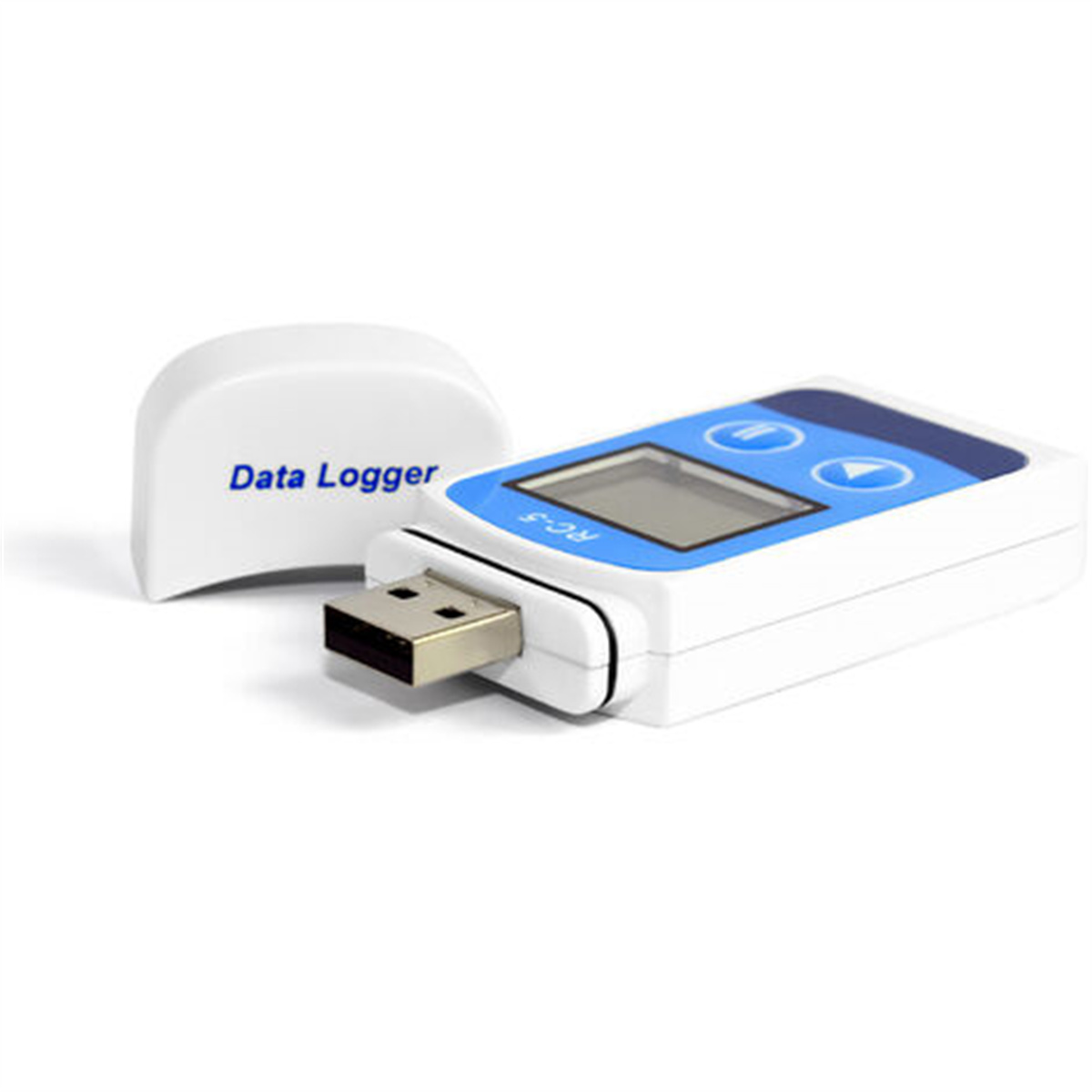 Ein weißer Datenlogger mit USB-Anschluss und Abdeckung, auf weißem Hintergrund.