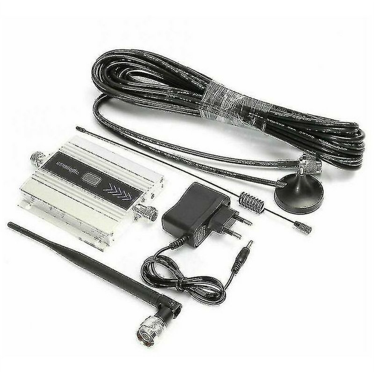 Elektronische Gerätekomponenten: Antenne, Kabel, Ladegerät und Signalverstärker.