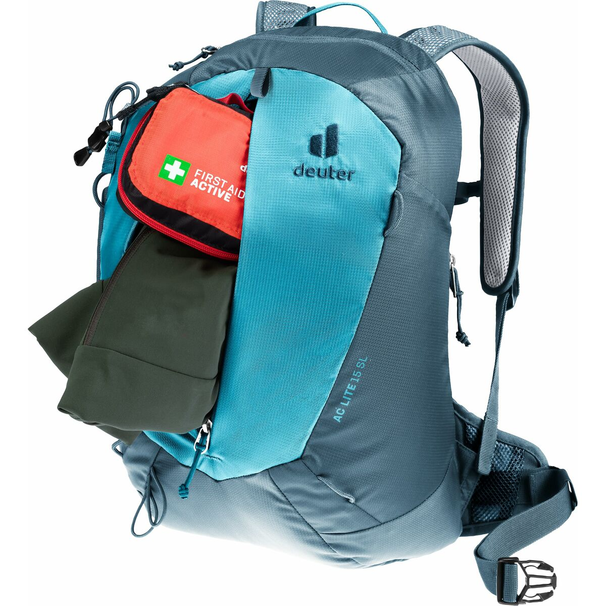 Blauer und grauer Rucksack mit offenen Fächern. Ein Erste-Hilfe-Set und grüne Hosen sind sichtbar.