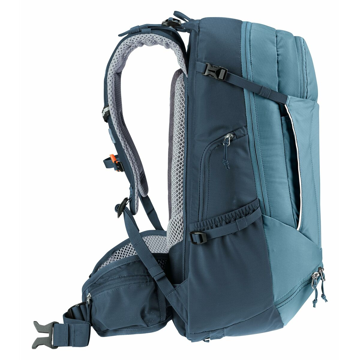 Ein blau-grauer Wanderrucksack mit verschiedenen Gurten und Mesh-Einsätzen.