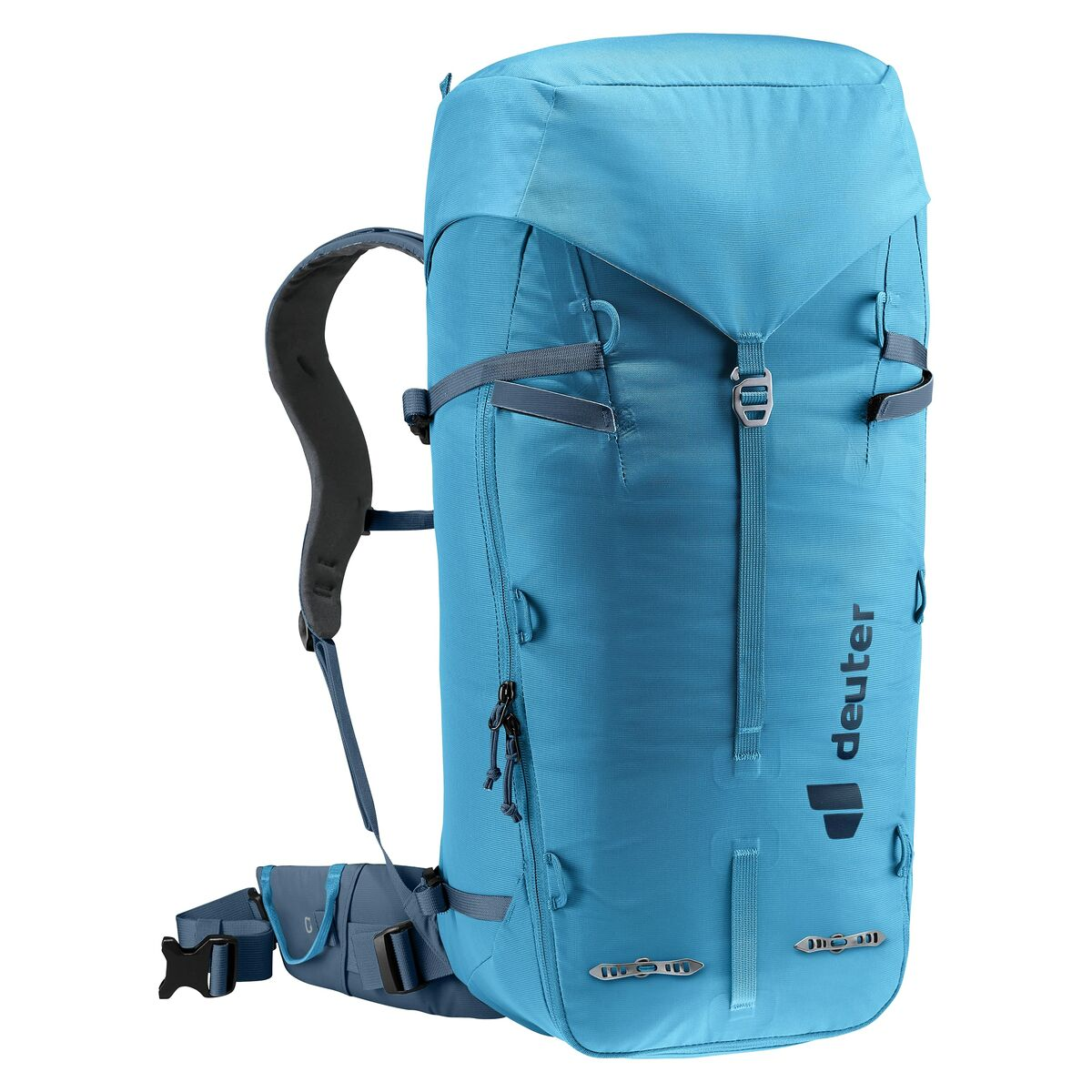 Blauer Rucksack mit grauen Trägern, das Deuter-Logo ist sichtbar.