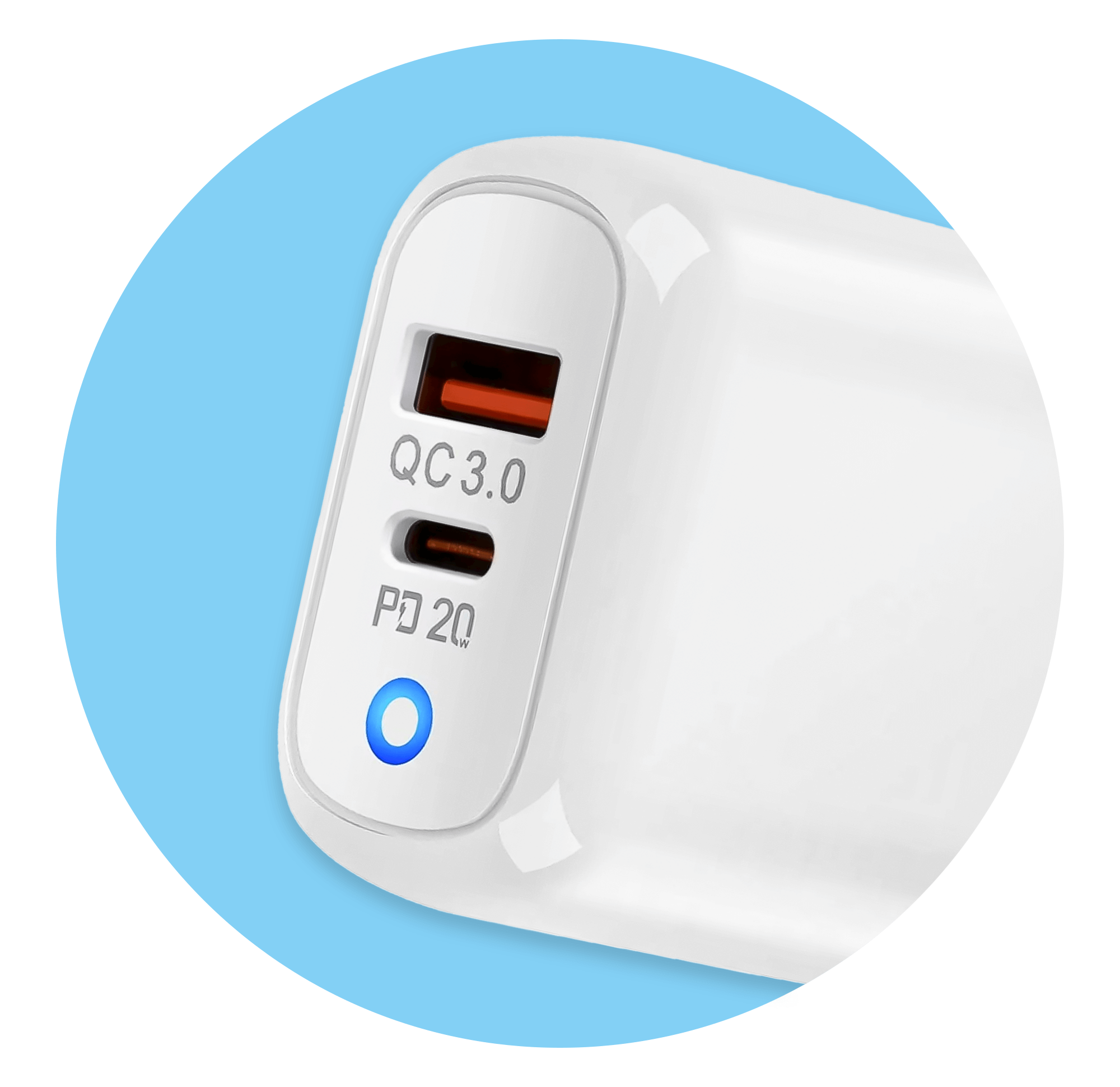 Biała ładowarka z dwoma portami oznaczonymi QC 3.0 i PD 20, świeci niebieskie światło, na niebieskim tle.