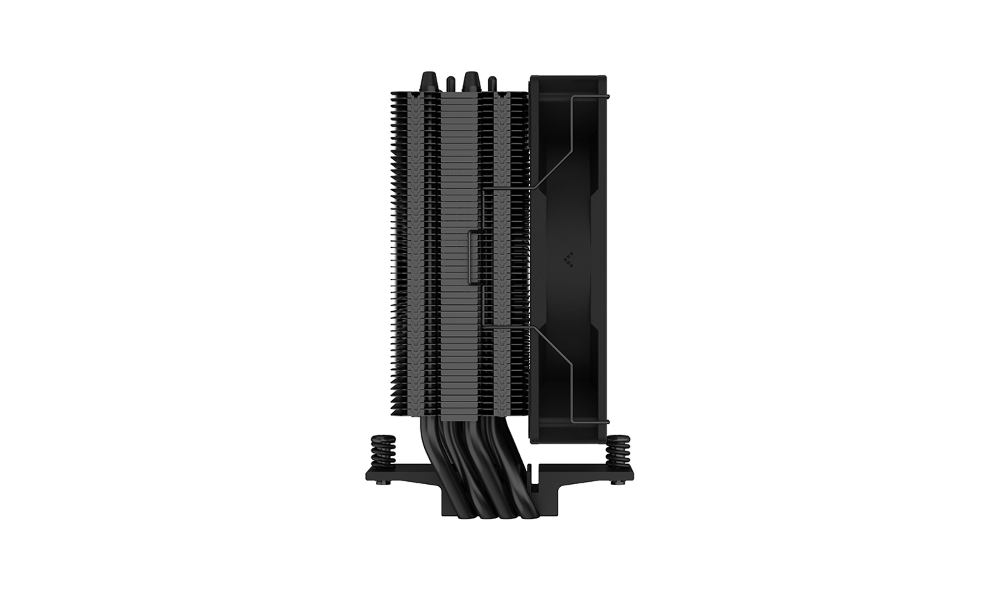 Dissipatore CPU nero con alette e ventola. È isolato su sfondo bianco.