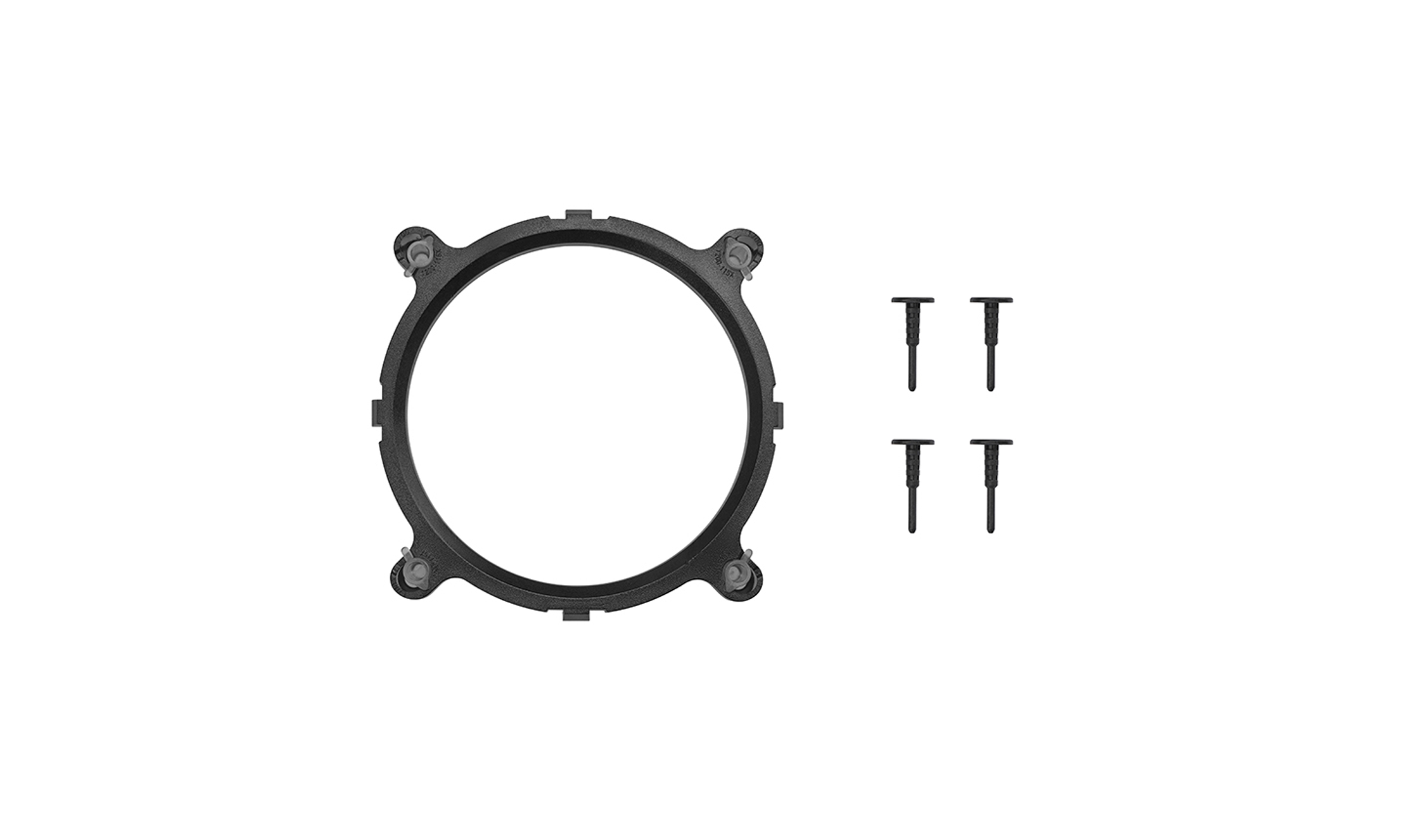 Czarny pierścień montażowy wentylatora i cztery śruby. Białe tło. Okrągły pierścień.