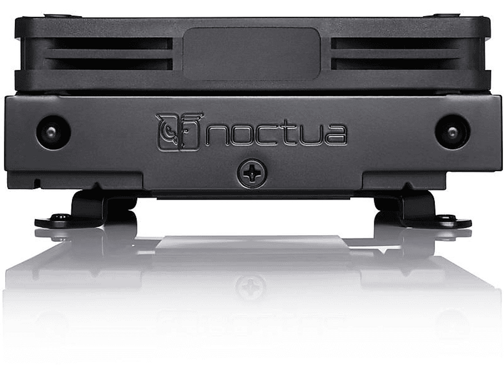 Czarny element komputera z logo Noctua i śrubami. Powierzchnia odbijająca światło. Widok z góry.