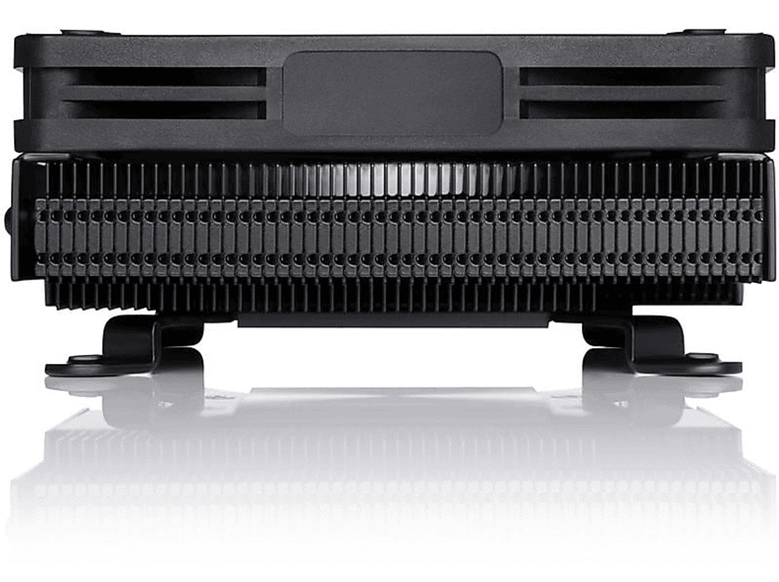 Czarna chłodnica procesora z żeberkami i wspornikami montażowymi, na białym tle.