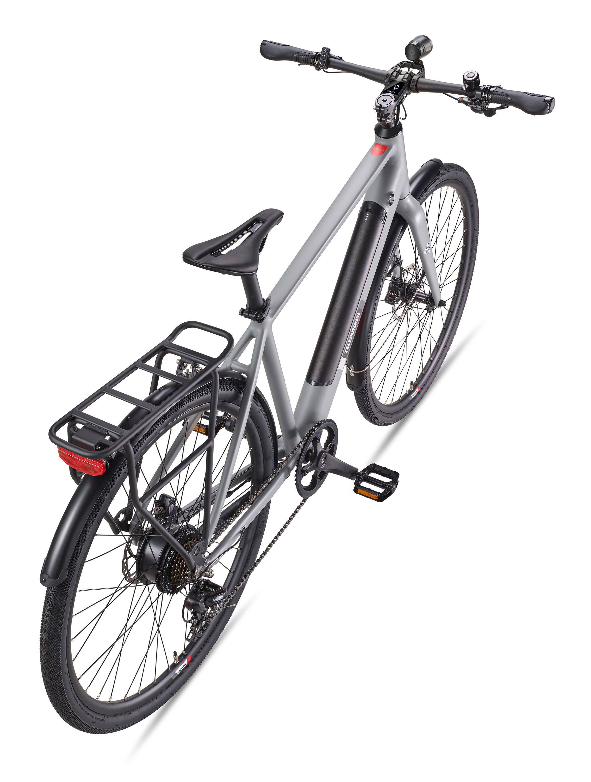 Graues Elektrofahrrad aus der Vogelperspektive. Es hat schwarze Reifen und einen Gepäckträger.