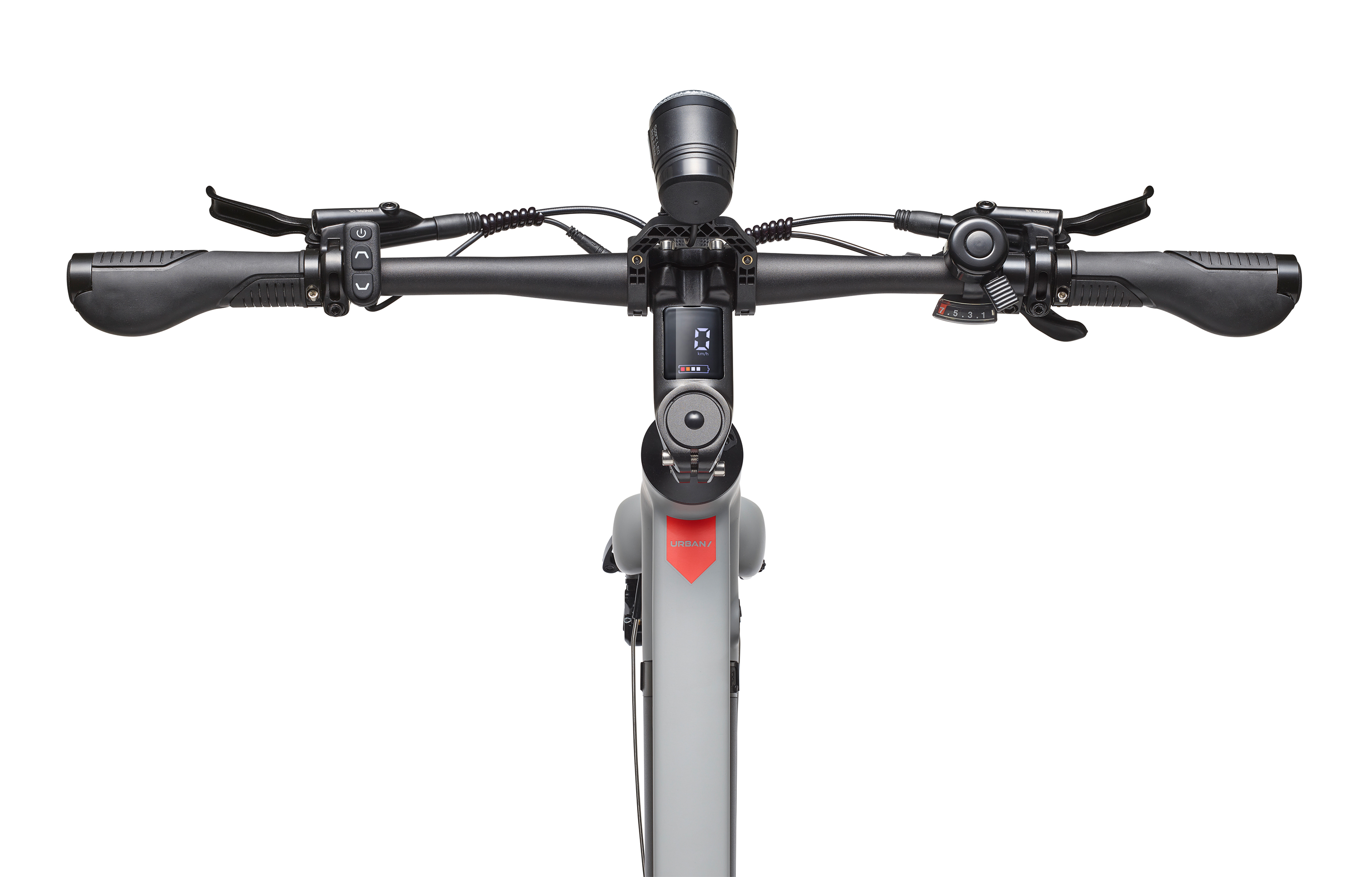 Draufsicht auf einen Fahrradlenker. Es hat ein Licht, ein Display und Bedienelemente auf weißem Hintergrund.