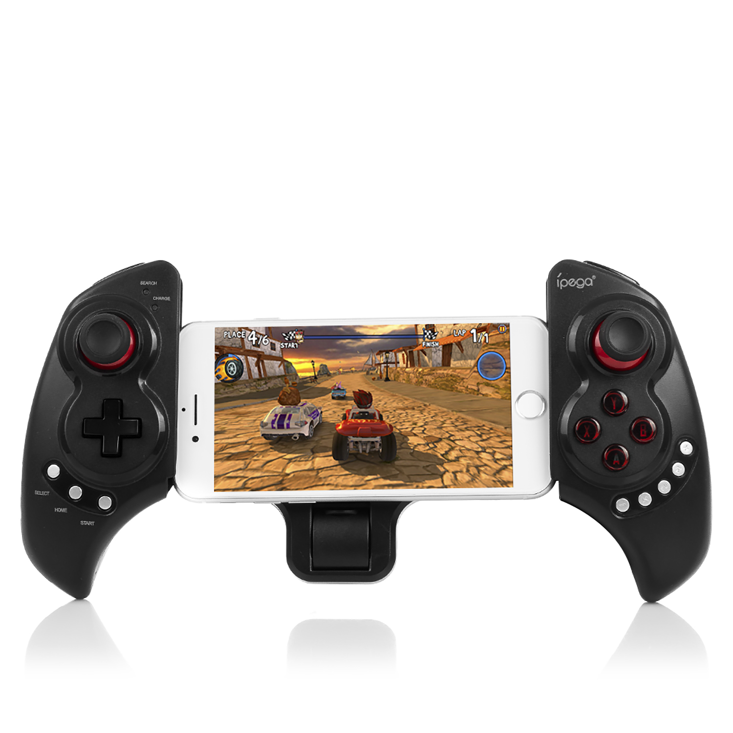 Un smartphone está sujeto en un gamepad, con un juego de carreras en la pantalla.