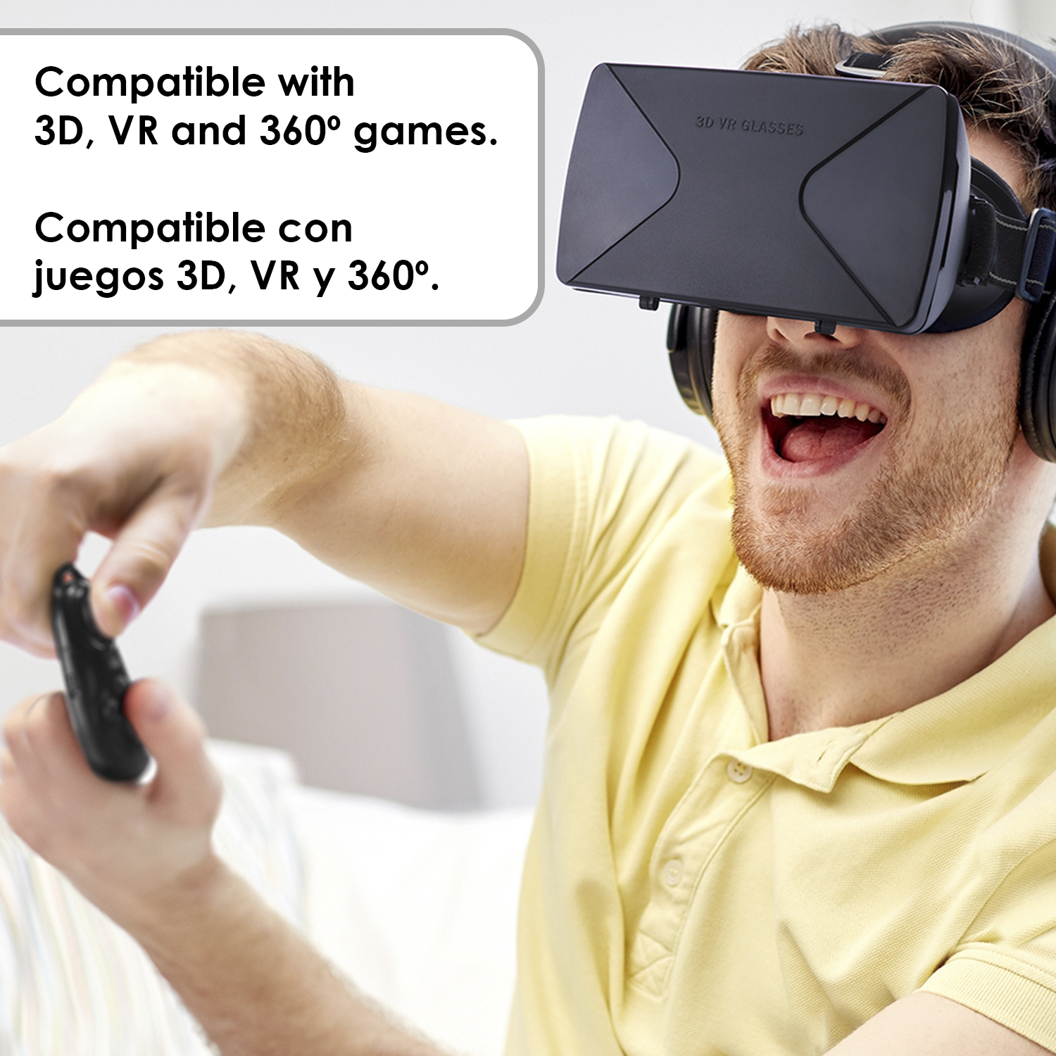 Hombre con gafas VR, sosteniendo control, sonriendo, con texto de juego.