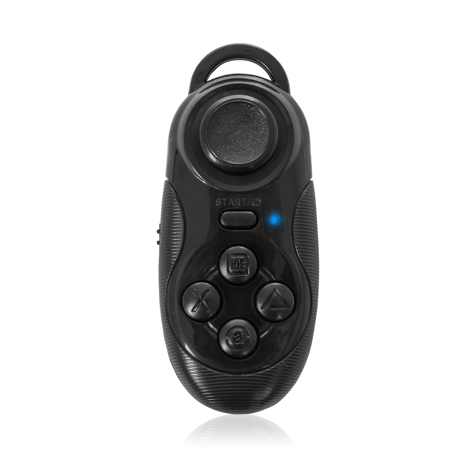 Mando negro con botones. Control circular, botones X, triángulo y A. Luz azul encendida.