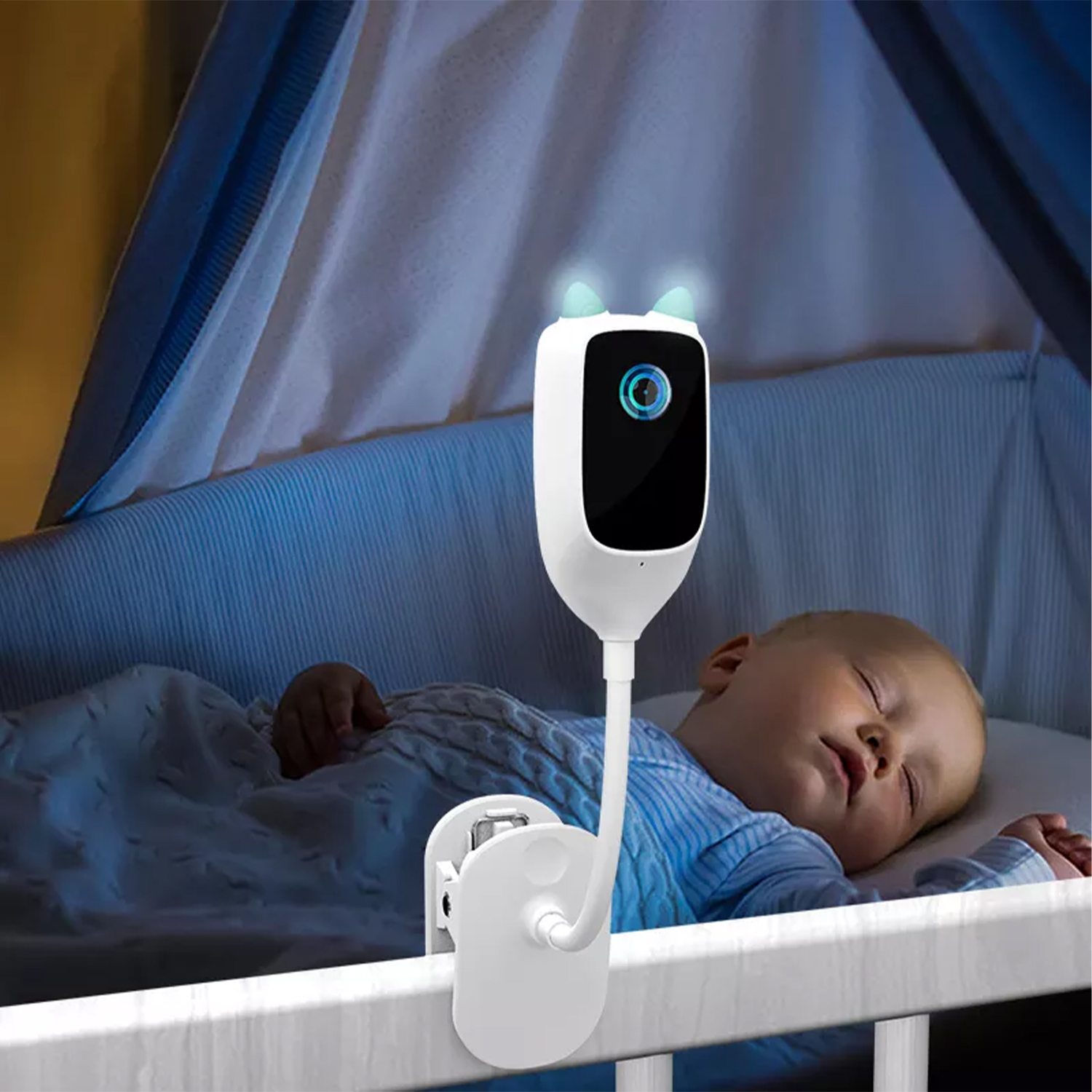Un bebé en una cuna, un vigilabebés está adjunto a la cuna. El monitor tiene luces azules.