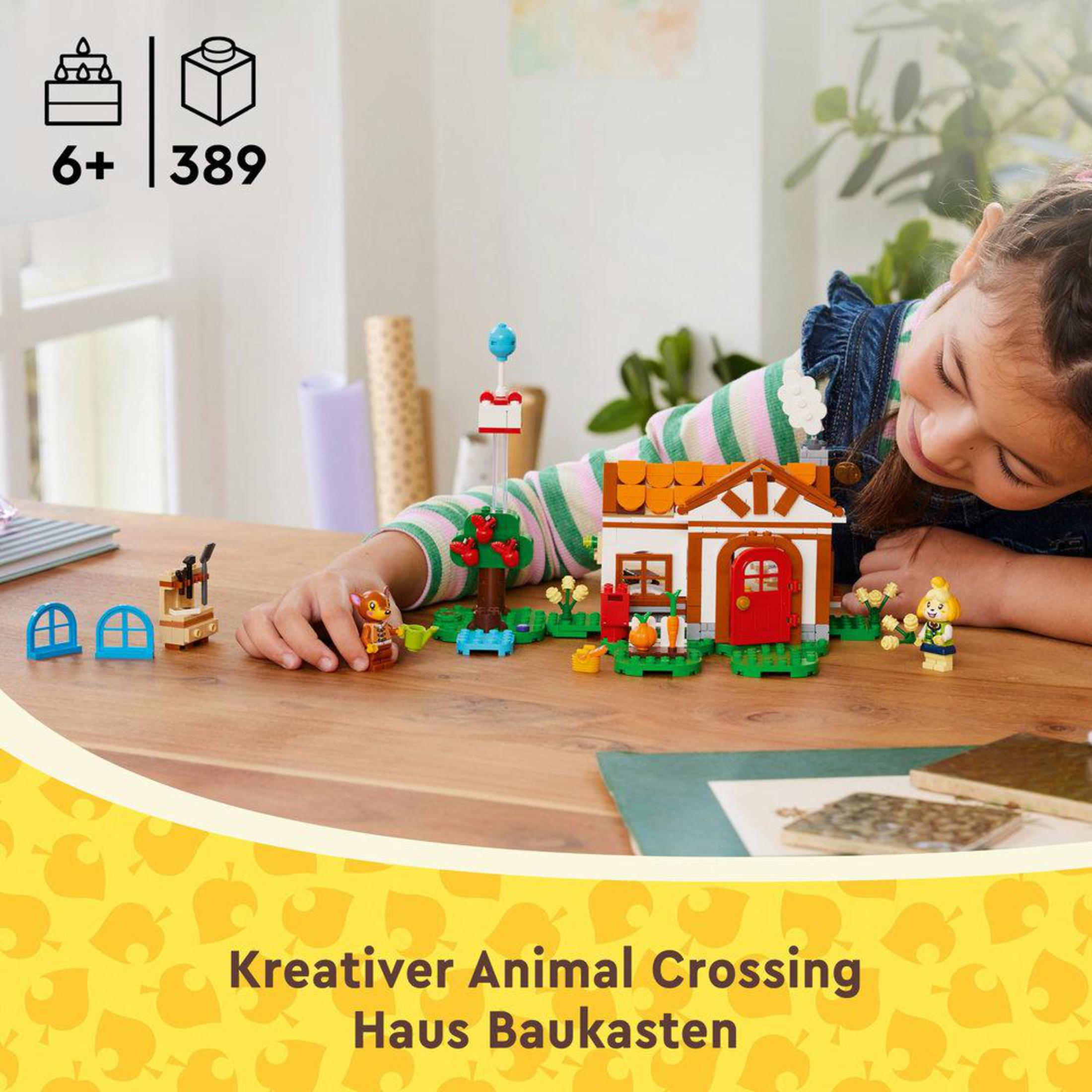 Ein Kind spielt mit einem Lego Animal Crossing Set auf einem Holztisch.