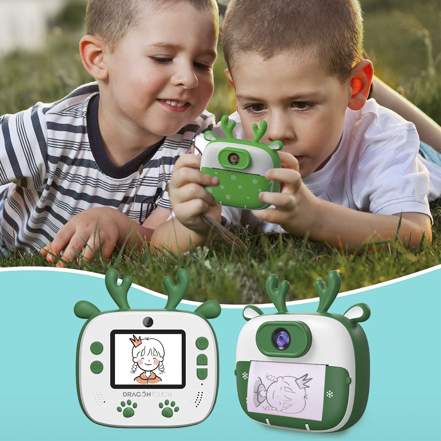 Dos niños usando una cámara de juguete con cuerpo verde y cara blanca, al aire libre.