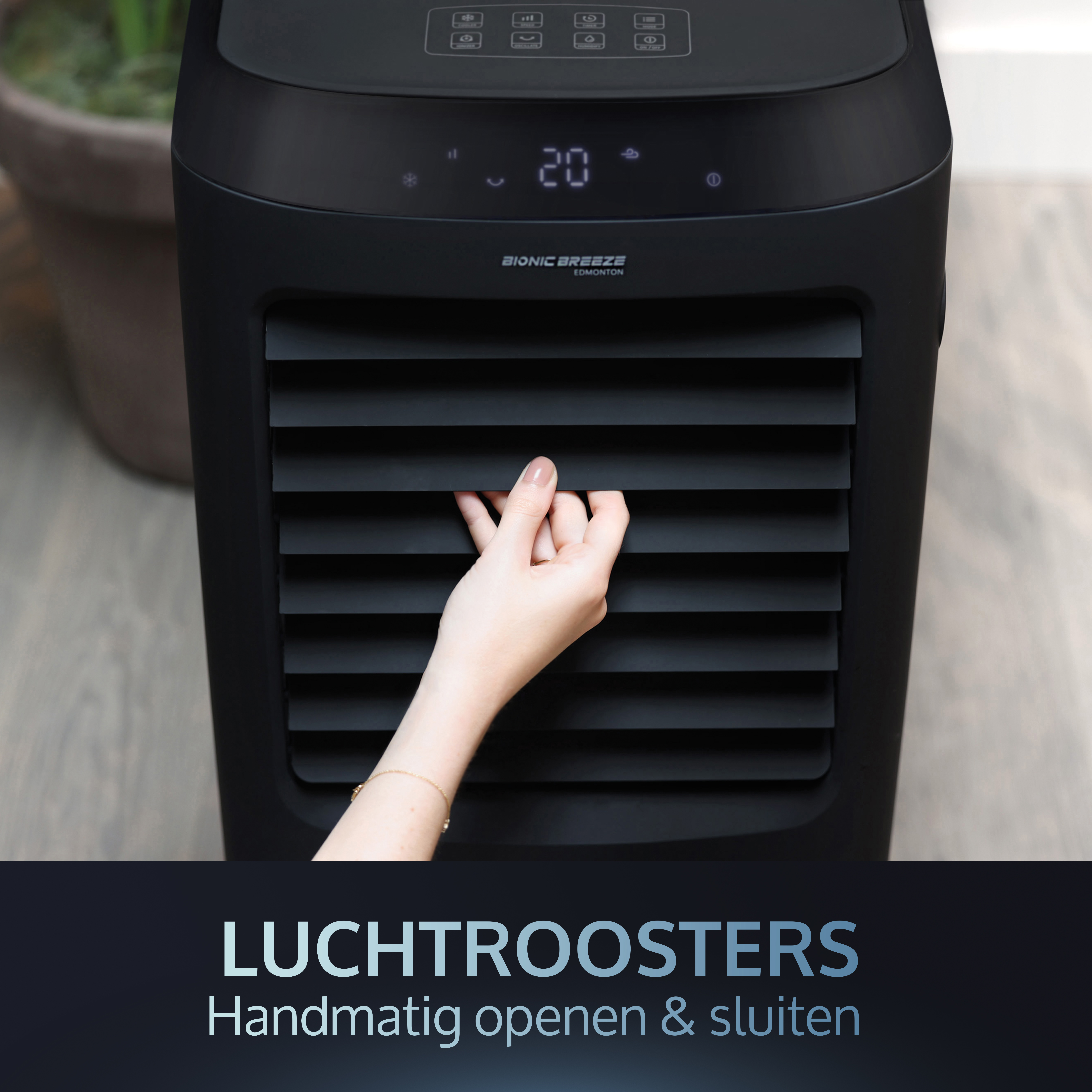 Schwarzer Luftkühler, mit einer Hand, die die Lüftung öffnet. Der Text unten lautet "AIR VENTS" und "Manual open & close".