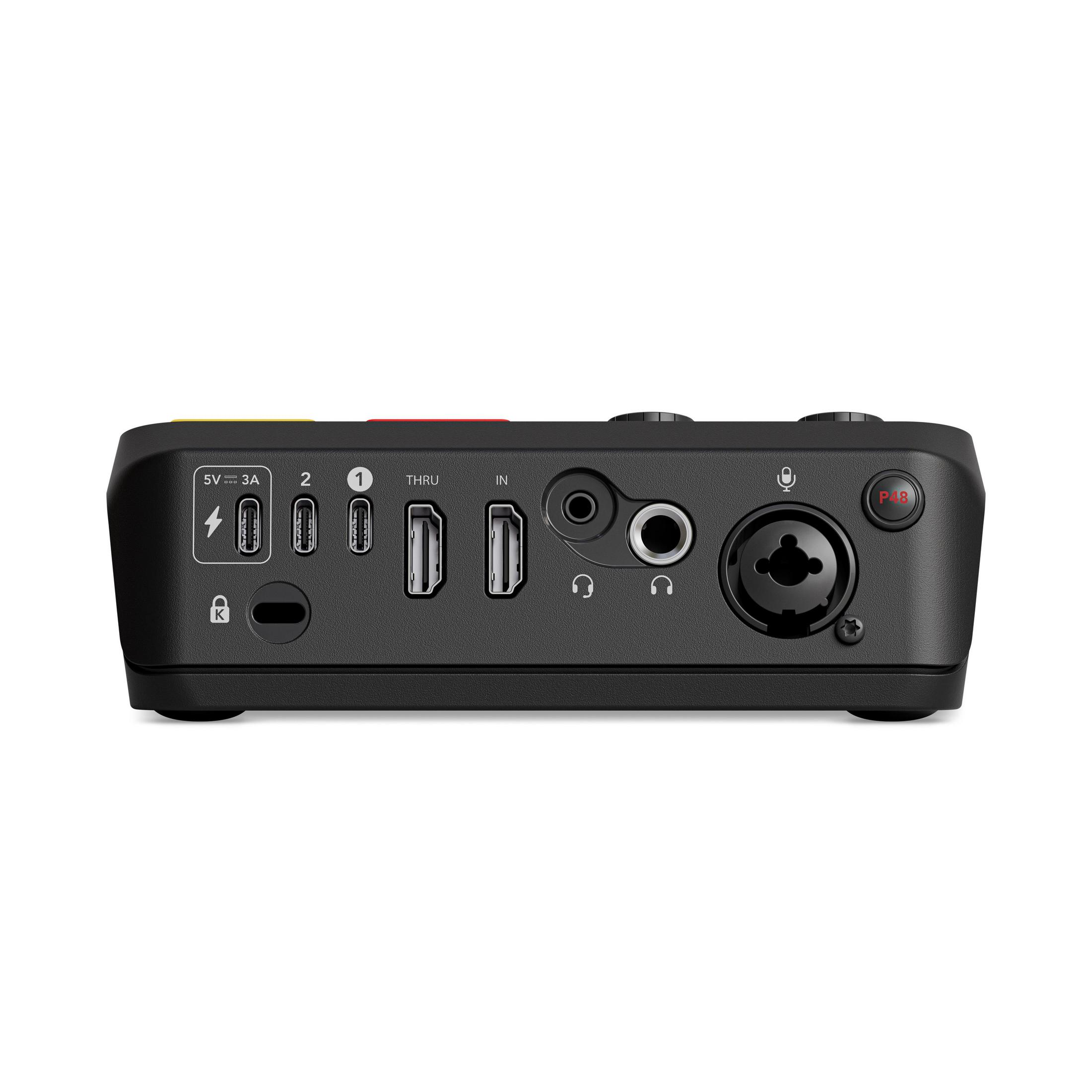 Interfaccia audio nera con varie porte e pulsanti, tra cui jack XLR e cuffie.