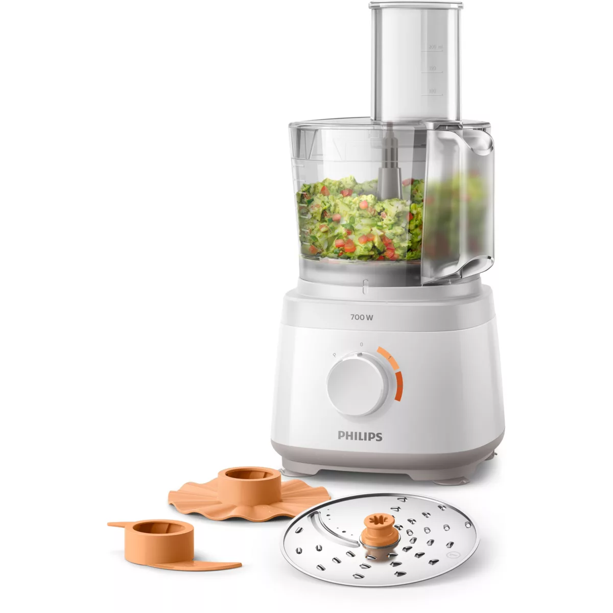 Un robot da cucina bianco e grigio con ingredienti all'interno e utensili da taglio sul lato.
