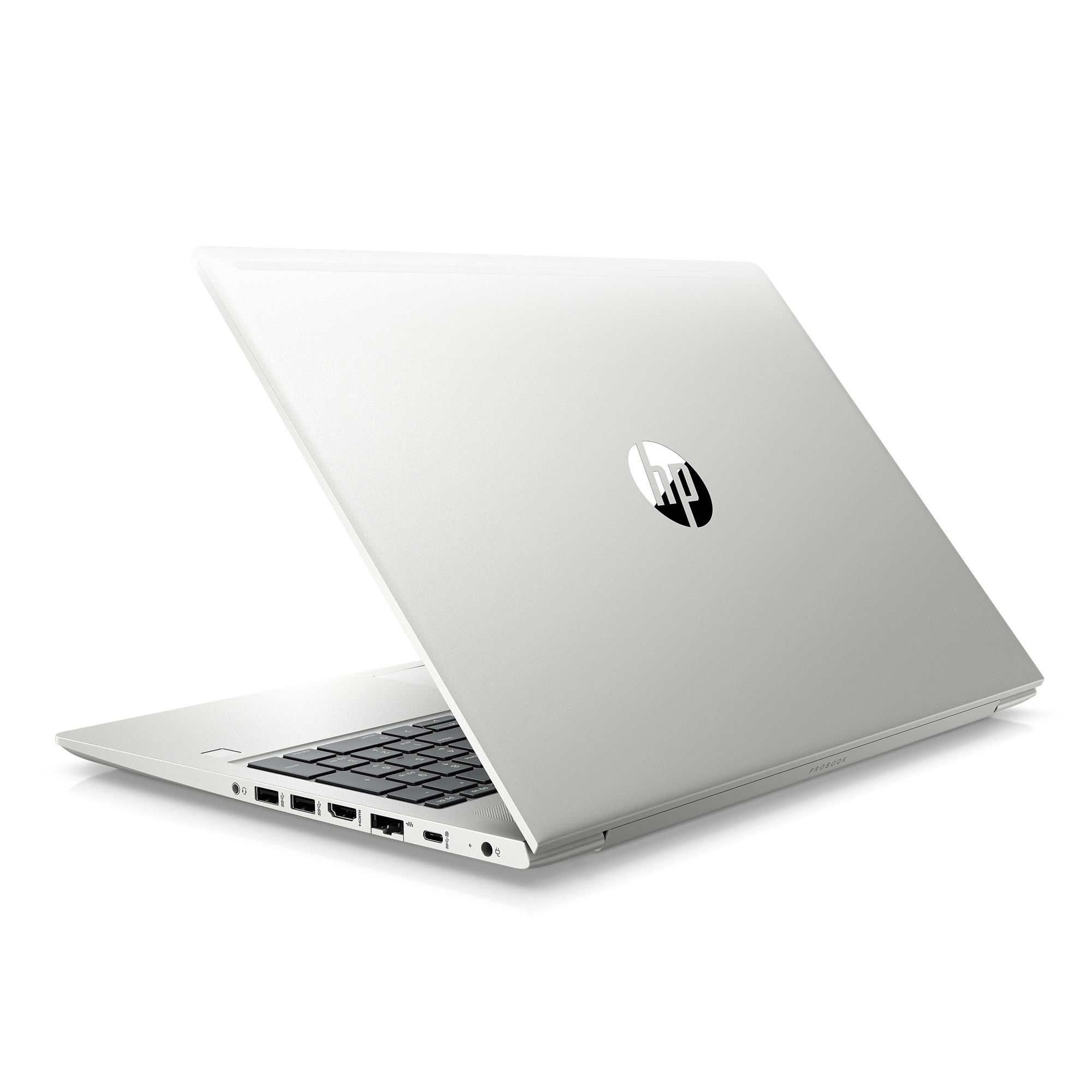 Laptop argentato, vista angolata, aperto, che mostra tastiera e logo HP sul retro, su bianco.