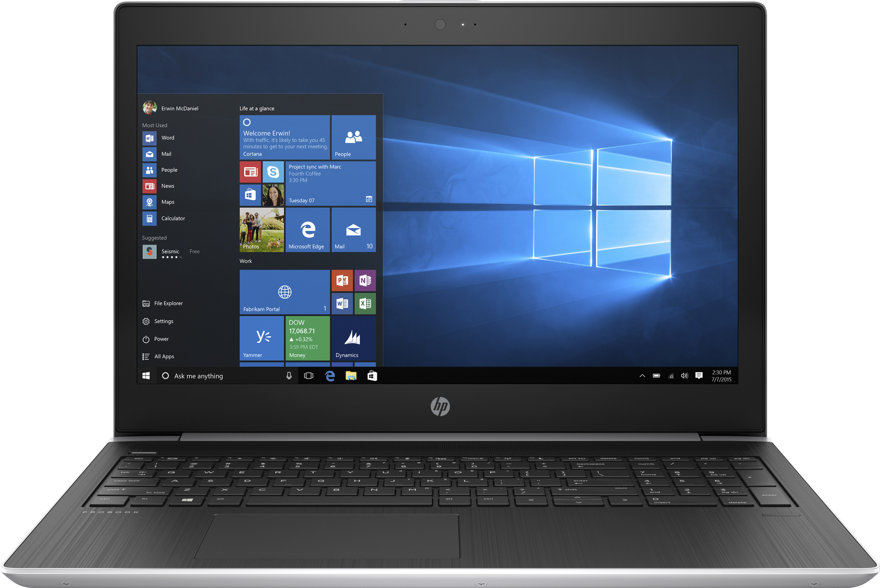 Laptop aperto, mostra l'interfaccia di Windows 10.