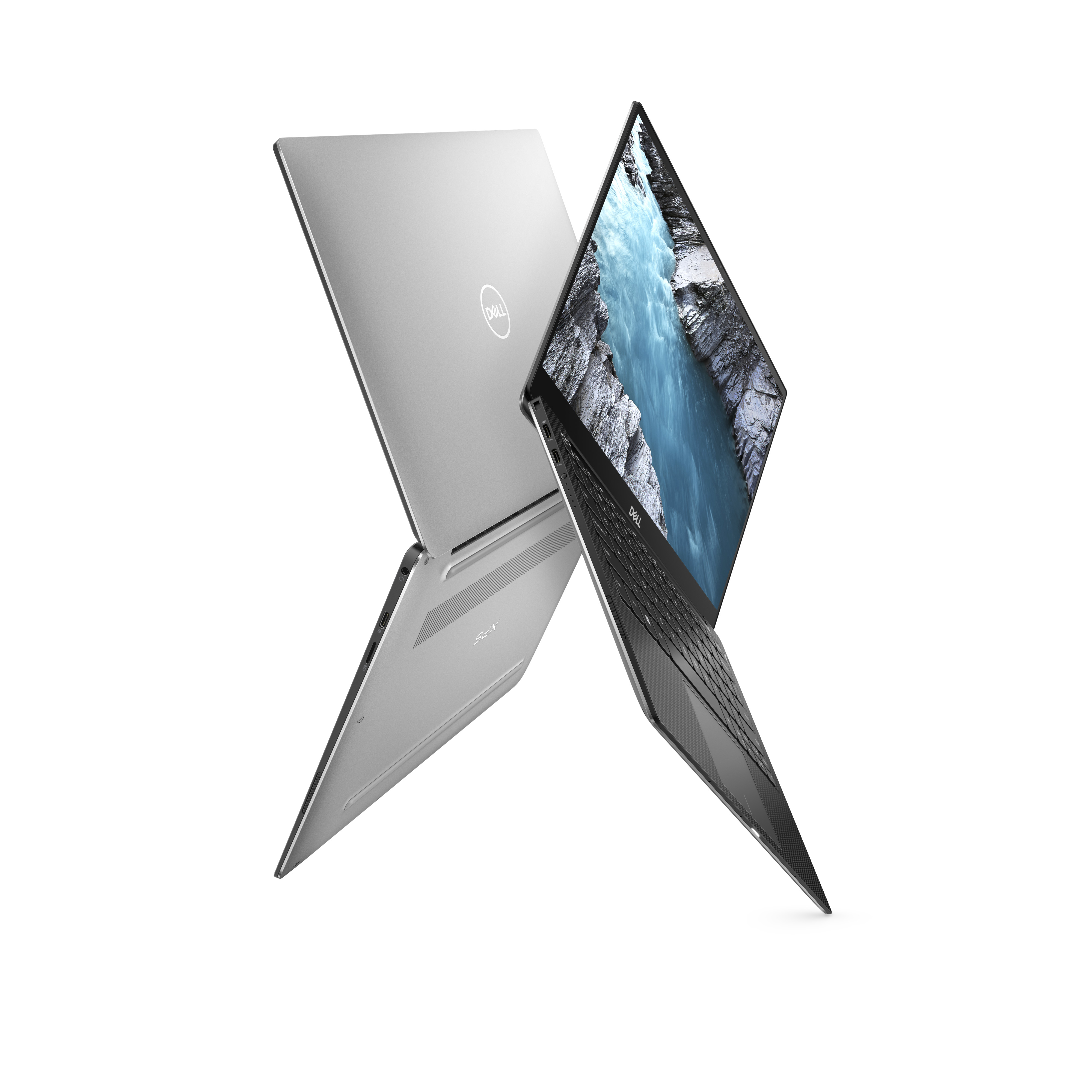 Due laptop argentati, uno aperto che mostra una scena fluviale, sfondo bianco.