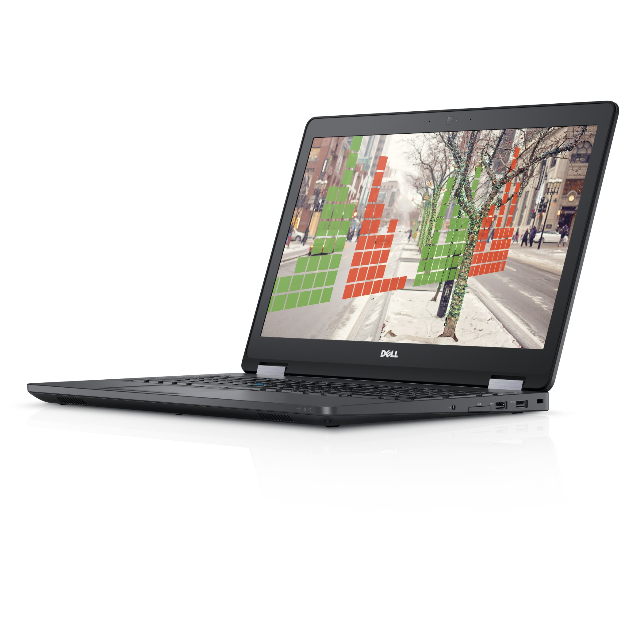 Laptop Dell nero, aperto su superficie bianca, mostra una scena urbana sullo schermo.