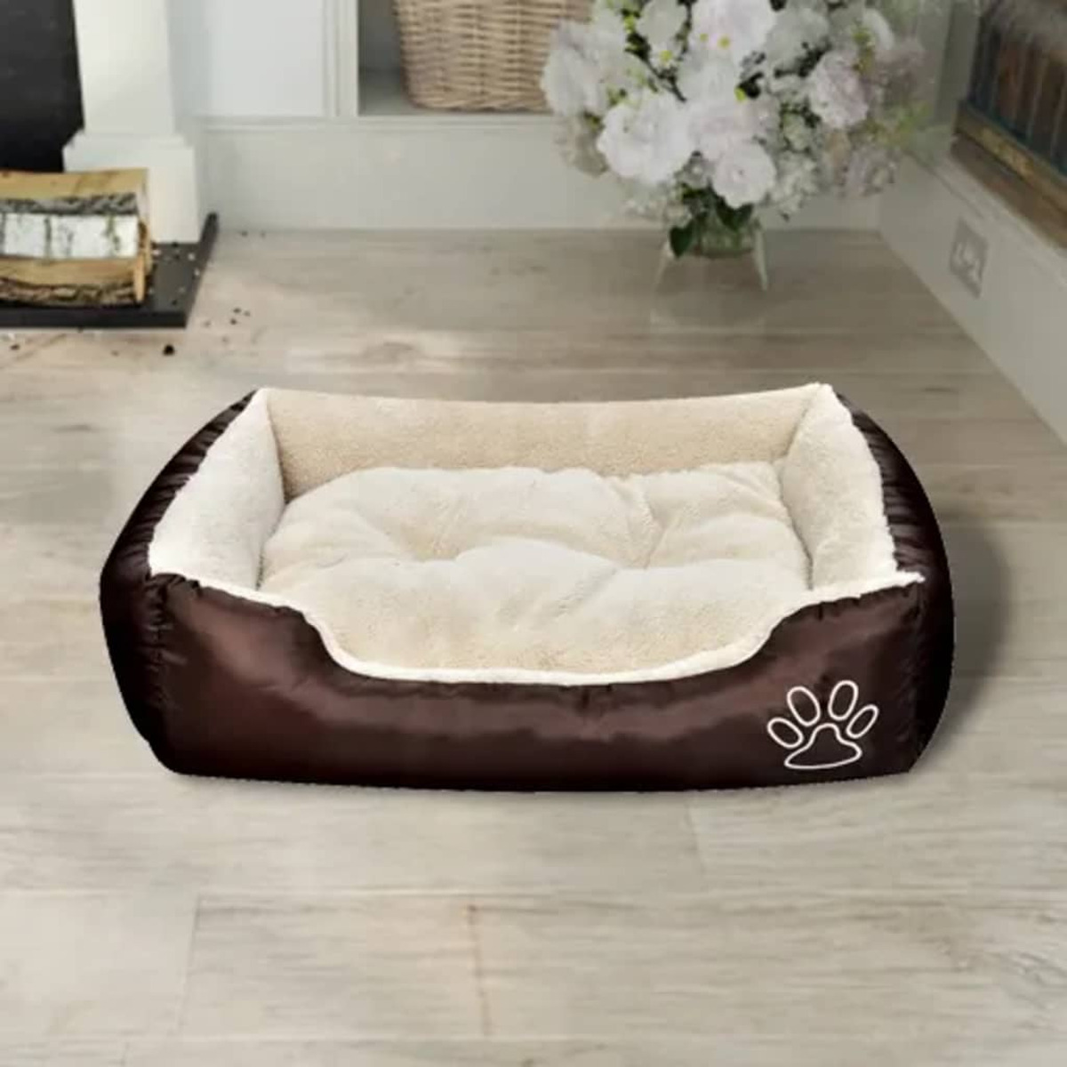 Ein braunes Hundebett mit cremefarbenem Innenraum und einem Pfotenabdruck.
