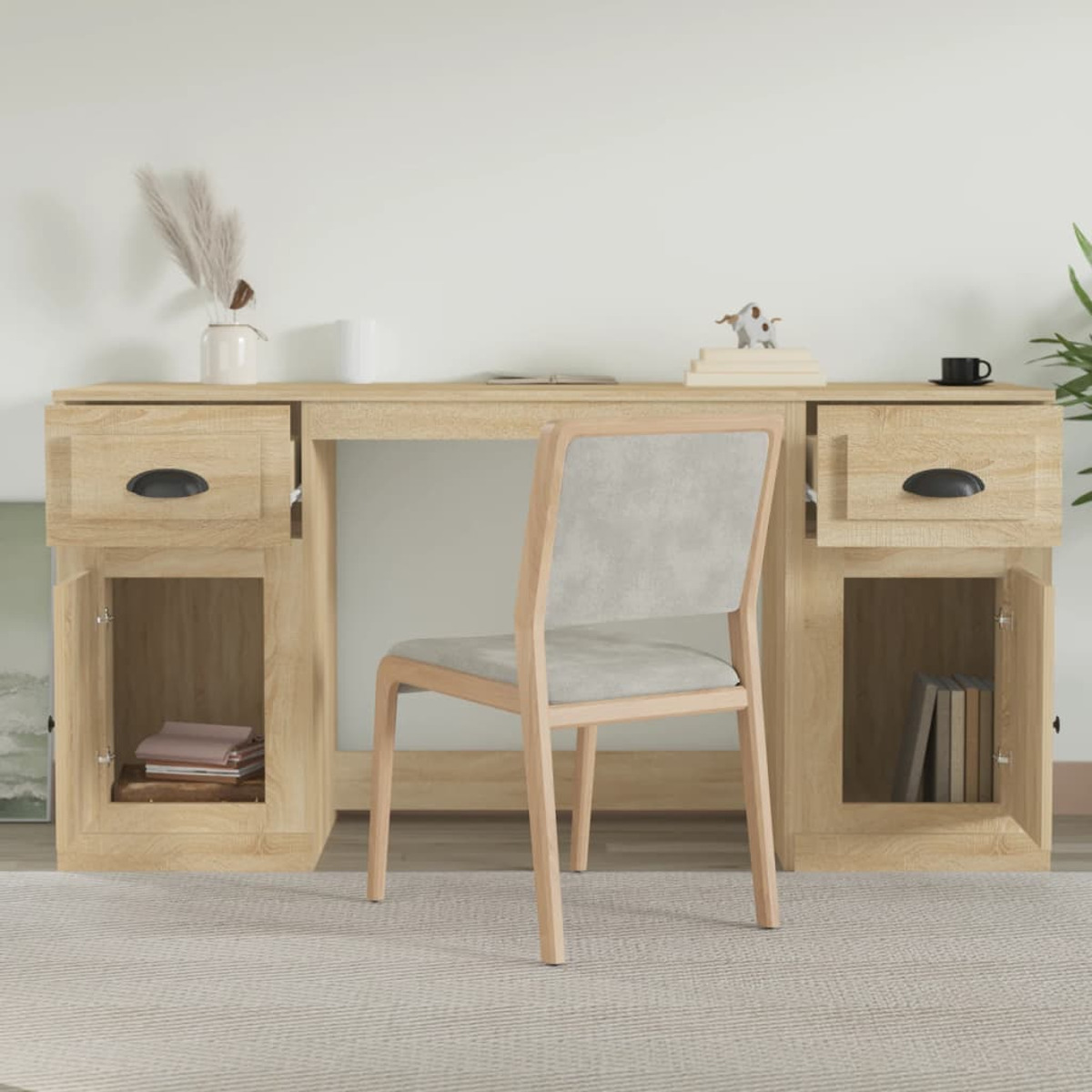 Holzschreibtisch mit Schubladen, Stuhl und Büchern. Neutrale Töne, schlichtes Design.