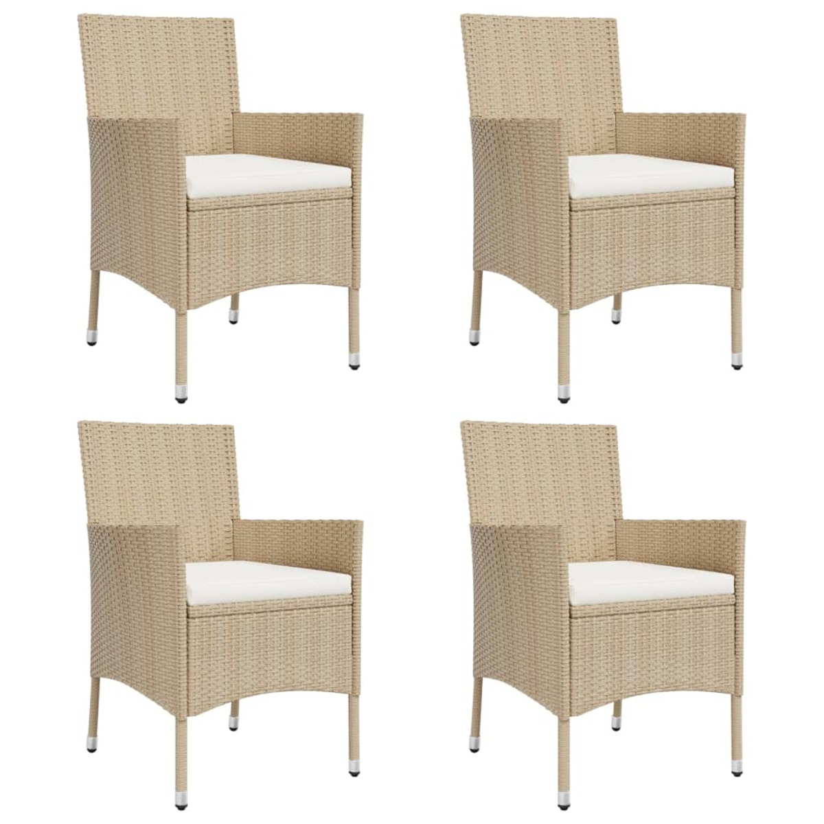 Vier beige Korbstühle mit weißen Kissen, weißer Hintergrund.