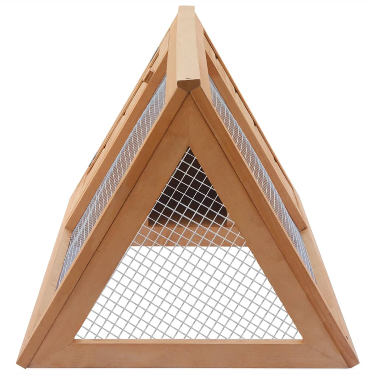 Dreieckiger Hühnerstall aus Holz mit Drahtgitterseiten. Winkelansicht. Helles Holzmaterial.