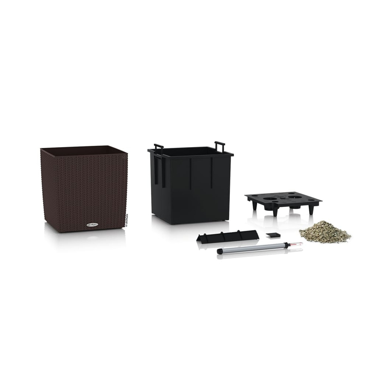 Un pot marron et des composants noirs sont affichés. Les accessoires comprennent un conteneur noir et d'autres pièces.