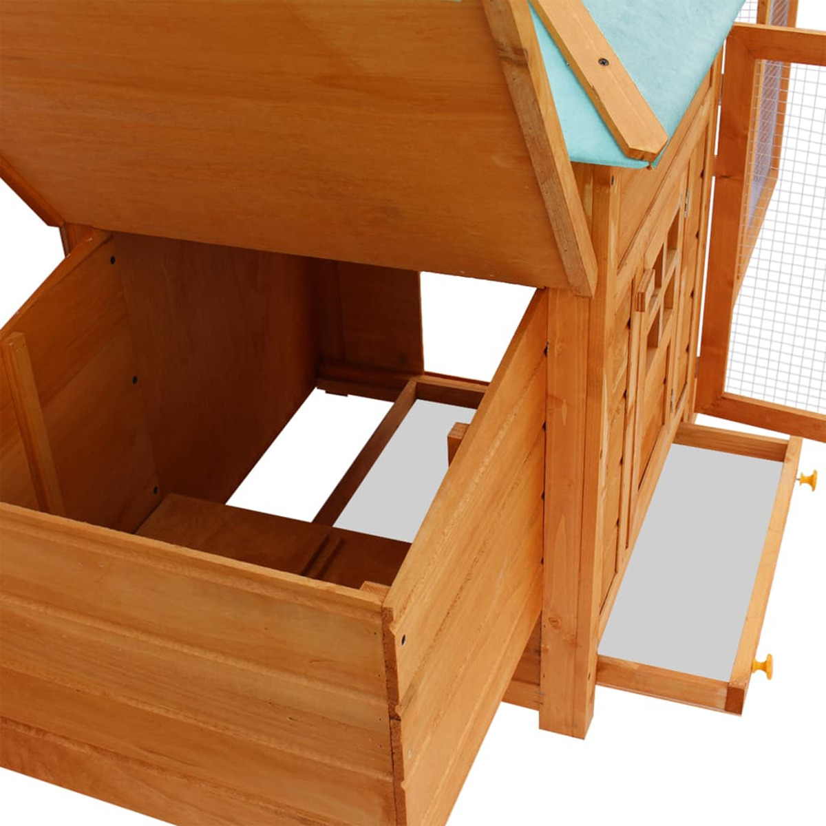 Hühnerstall aus Holz mit offenem Nistkasten und herausziehbarer Schublade. Das Dach ist grün.