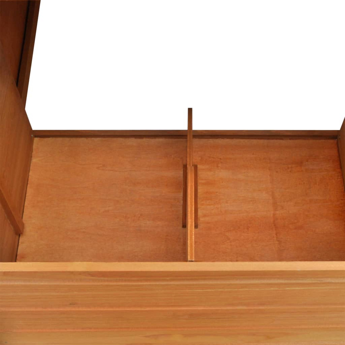 Innenansicht einer Holzkonstruktion. Es hat einen Holzboden und Wände.