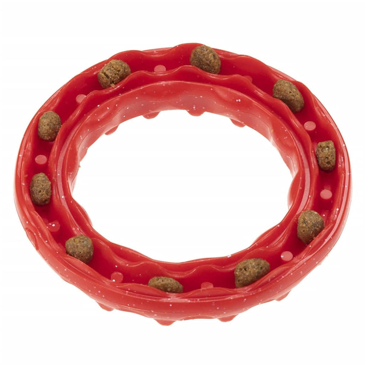 Giocattolo rosso per cani con crocchette. A forma di anello, strutturato, con crocchette marroni.